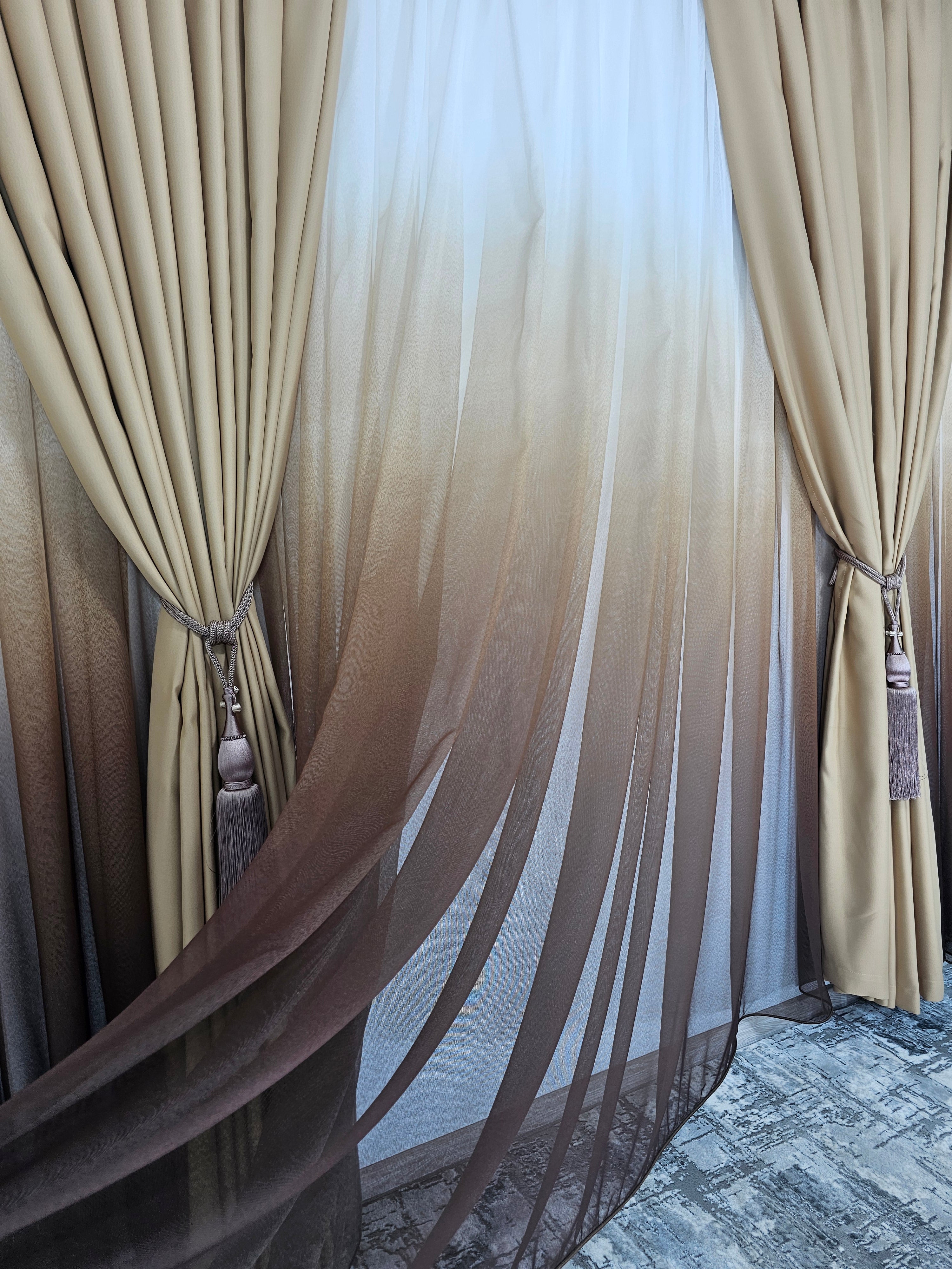 Set Mira: perdea maro in degrade si draperie capucino blackout 98%