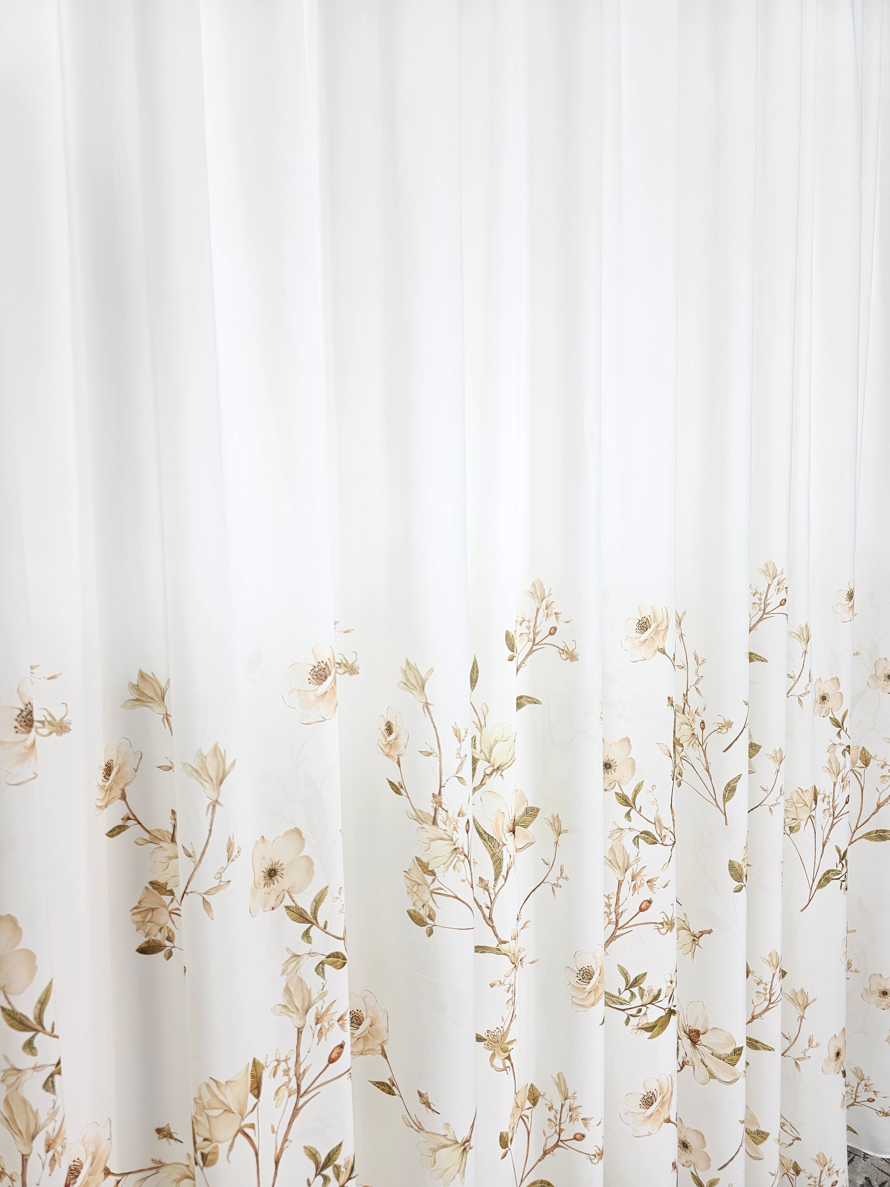 Set Viola: perdea din matase pictata cu flori si draperie soft capucino