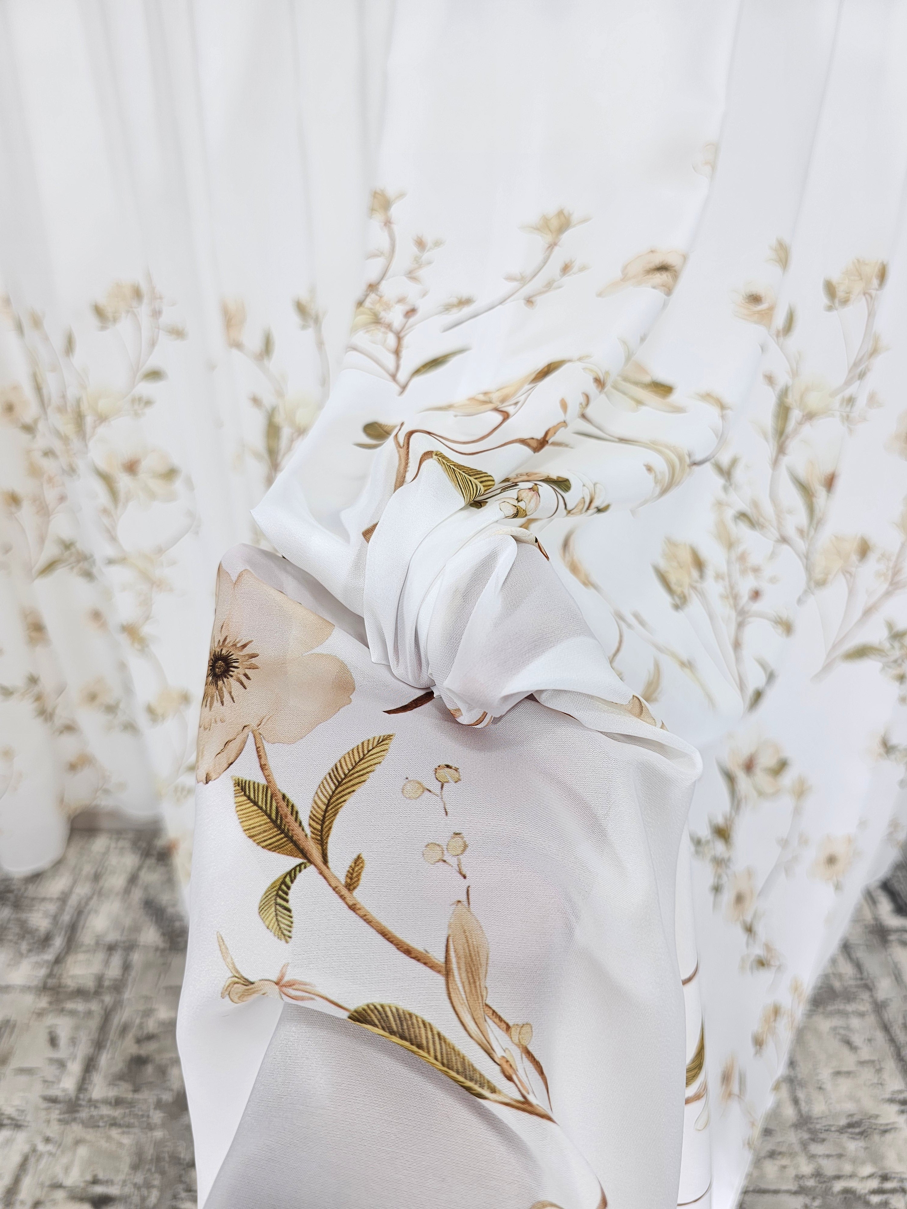 Set Viola: perdea din matase pictata cu flori si draperie soft capucino