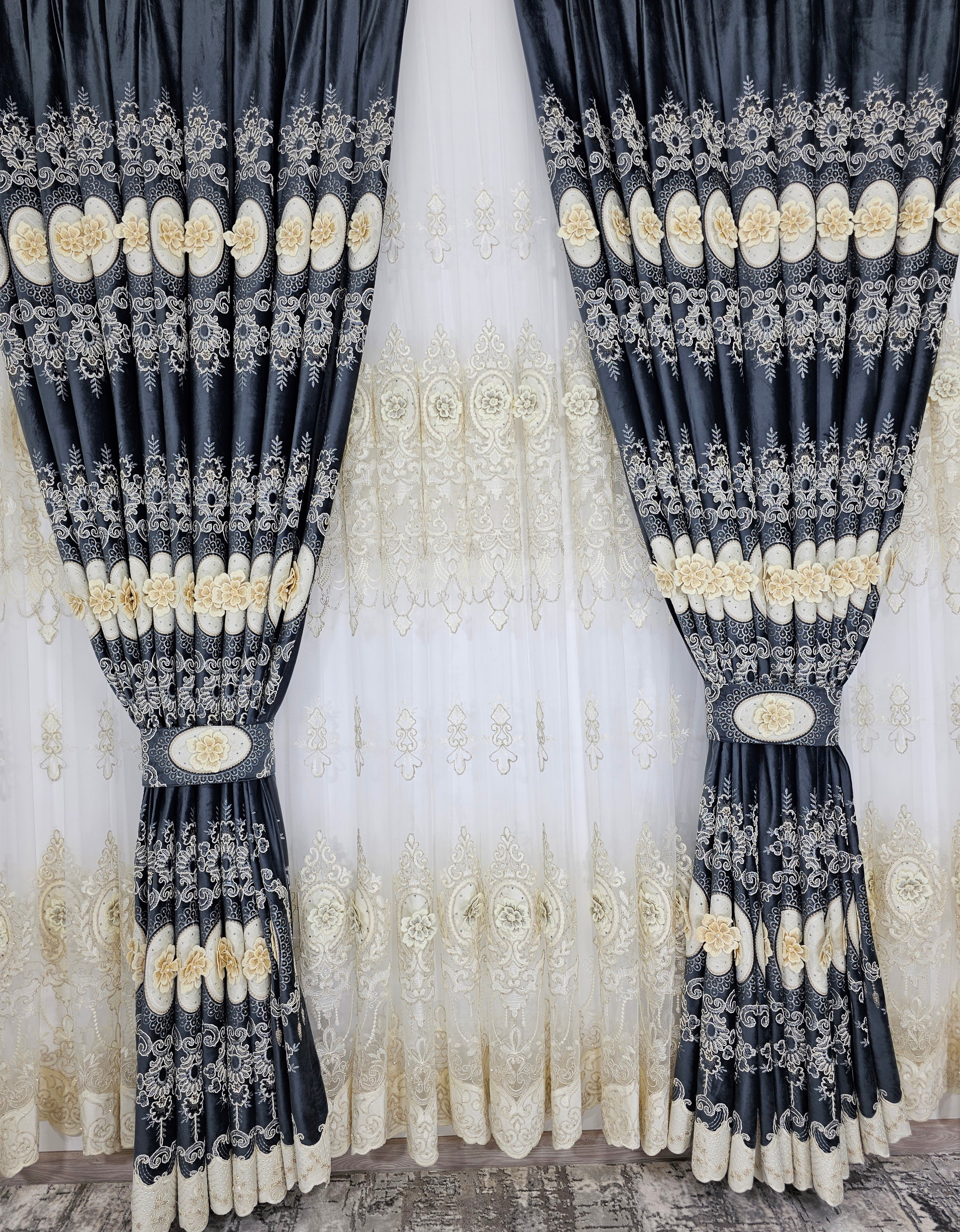 Set Londra: perdea din tul cu broderie 3D și draperie din catifea gri albastrui cu broderie 3D