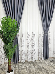 Set perdea din matase alba cu flori gri si draperie 98% blackout gri model Ciprian