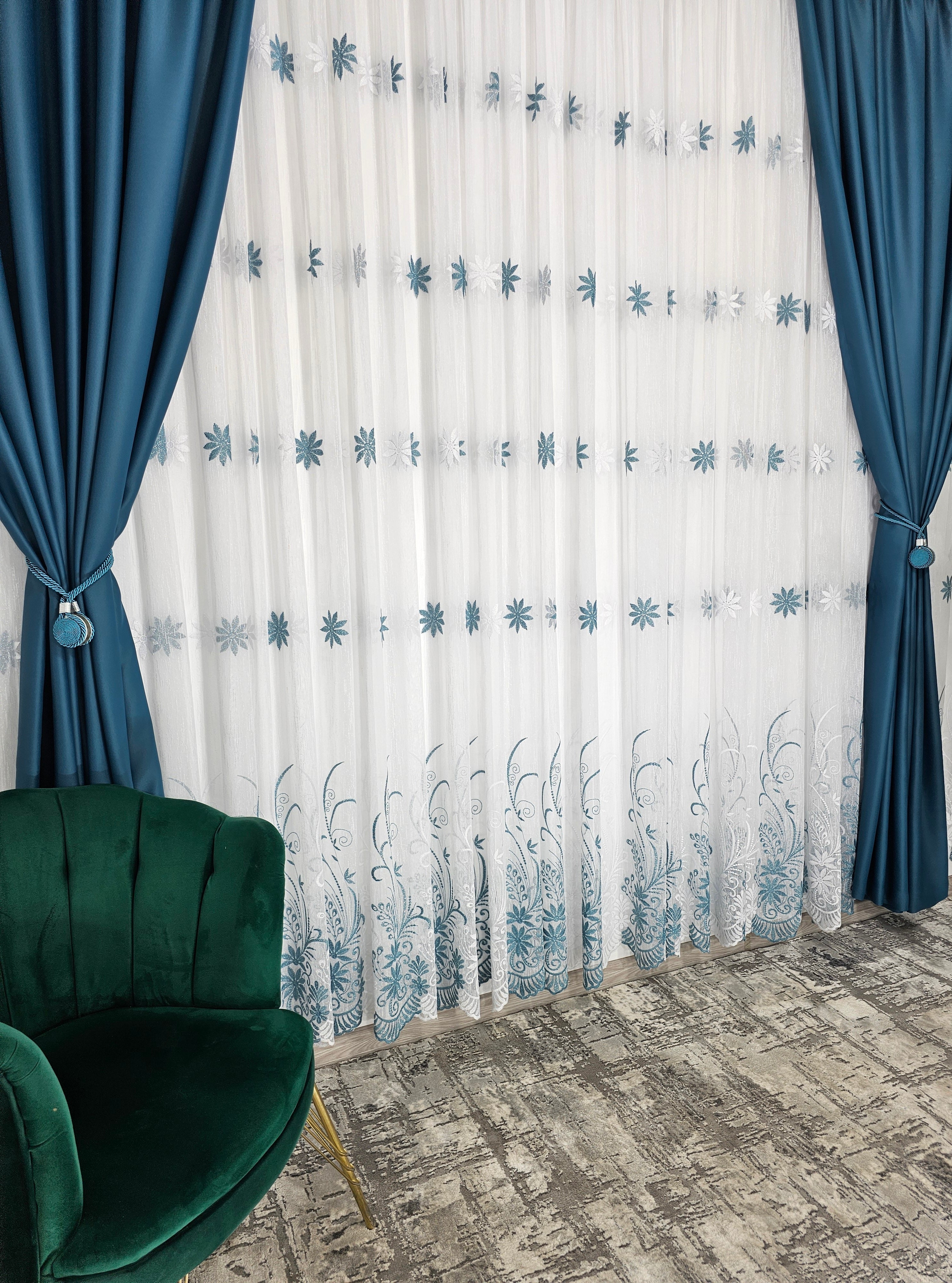 Set Darin: perdea din boragic cu flori albe si turcoaz si draperie blackout 90% turcoaz