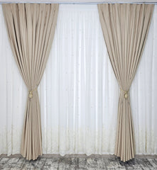 Set Eric: perdea ivory din material plin ca textura cu flori crem si draperie blackout 98% crem