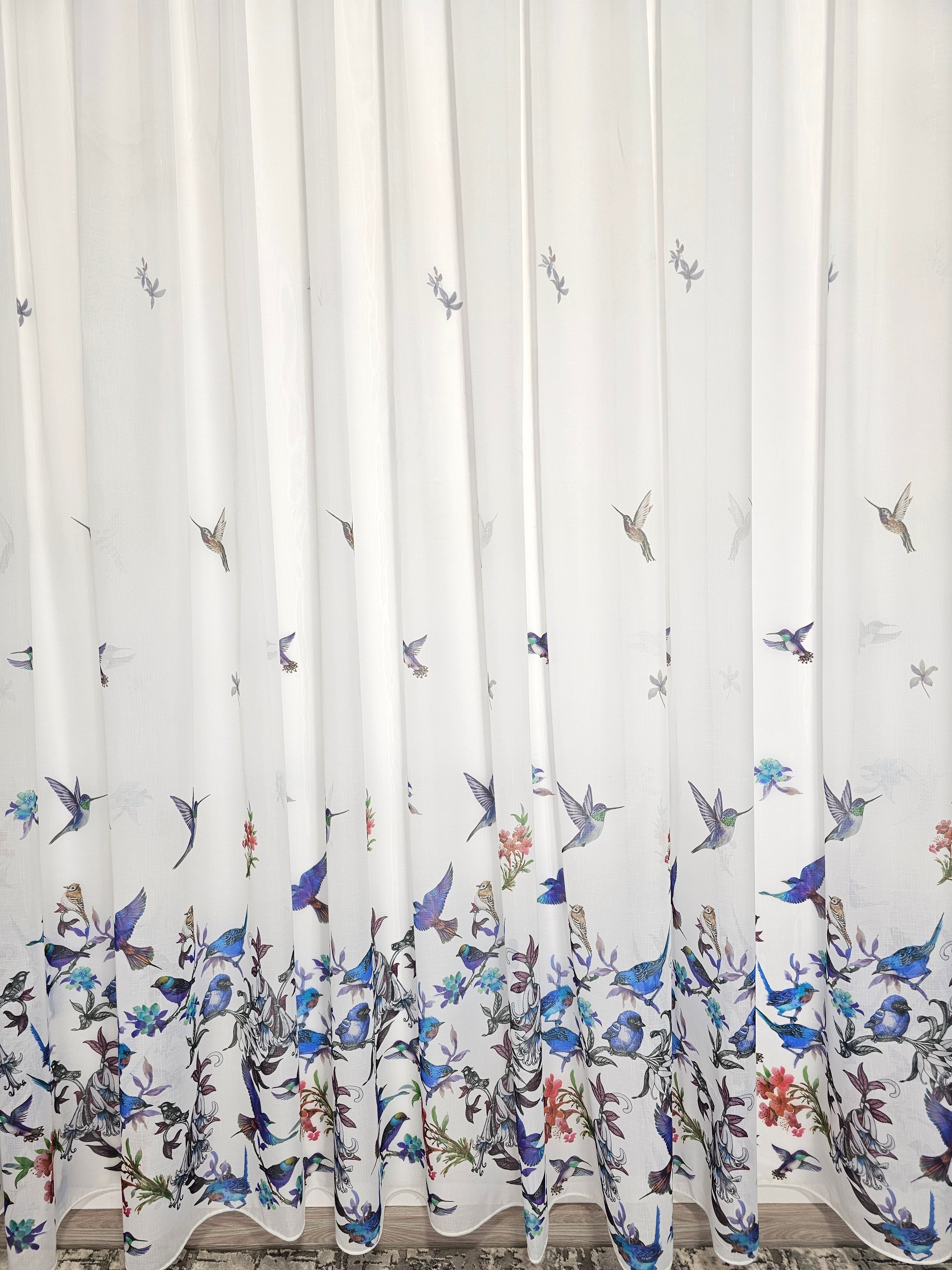 Set Pasarele mov: perdea alba cu mov cu draperie simpla albastra din catifea