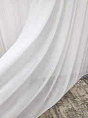 Perdea alba tip in gros keten, material plin ca textura