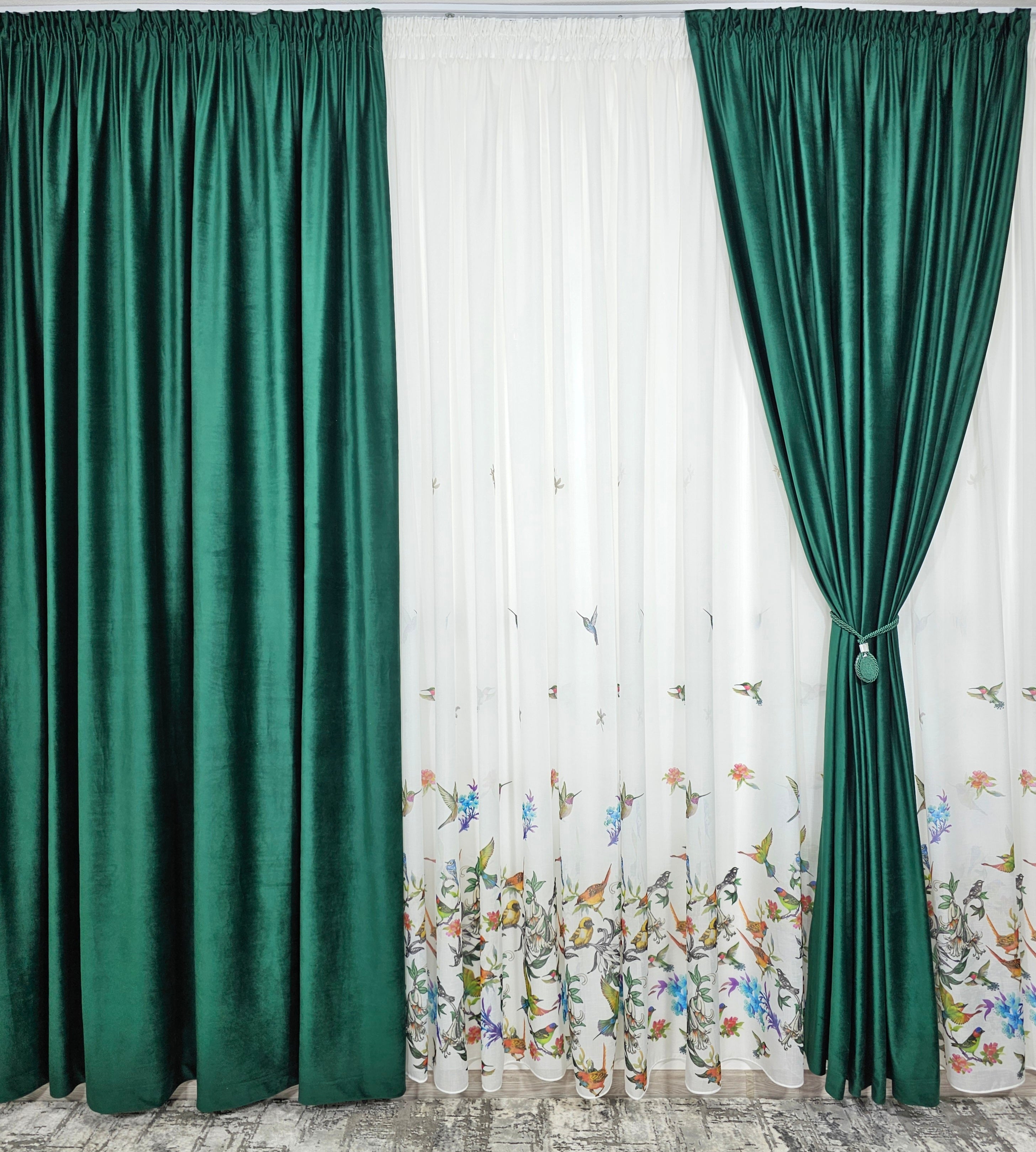 Set Pasarele Verzi: perdea alba cu verde cu draperie simpla catifea verde