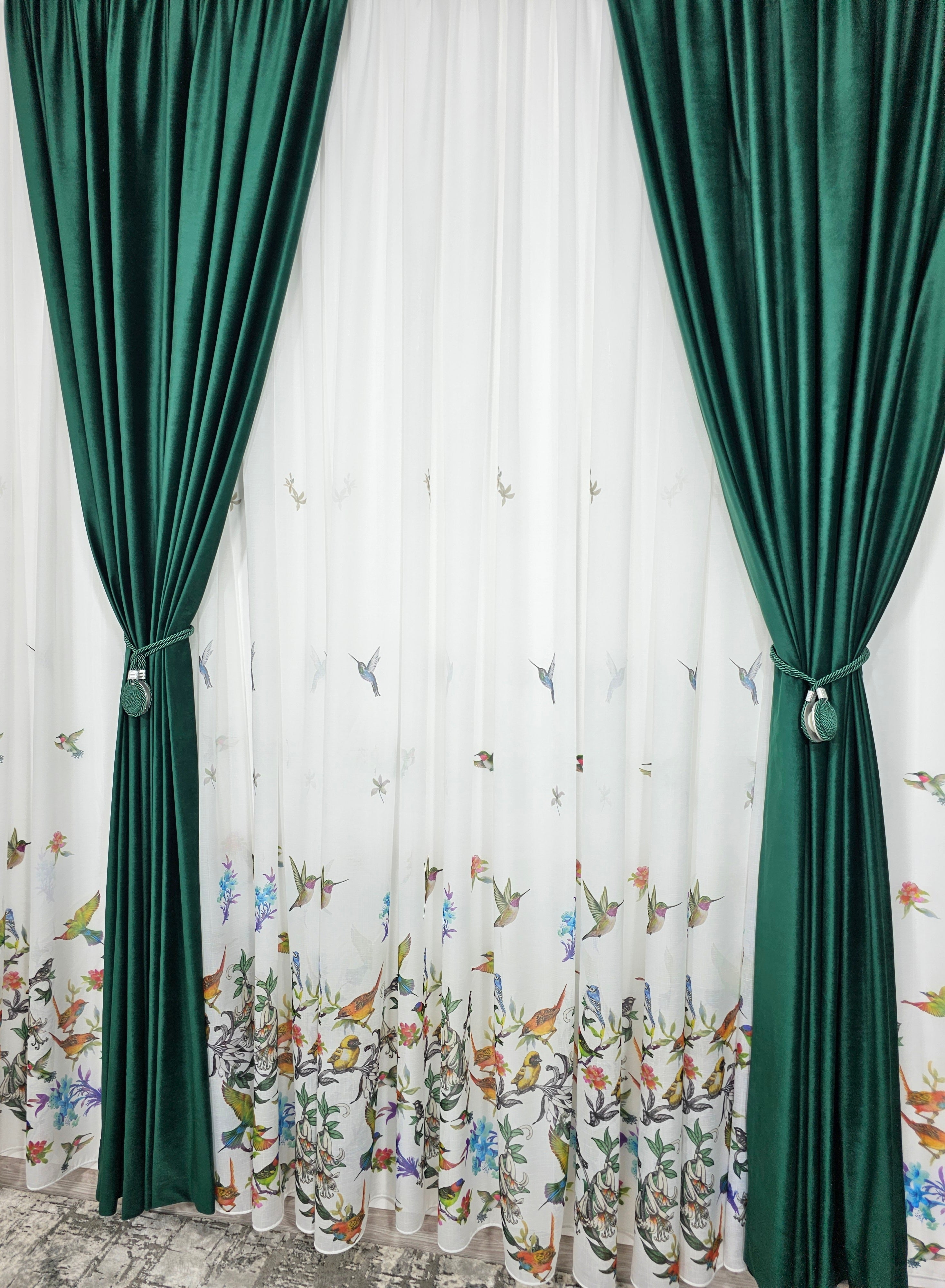 Set Pasarele Verzi: perdea alba cu verde cu draperie simpla catifea verde