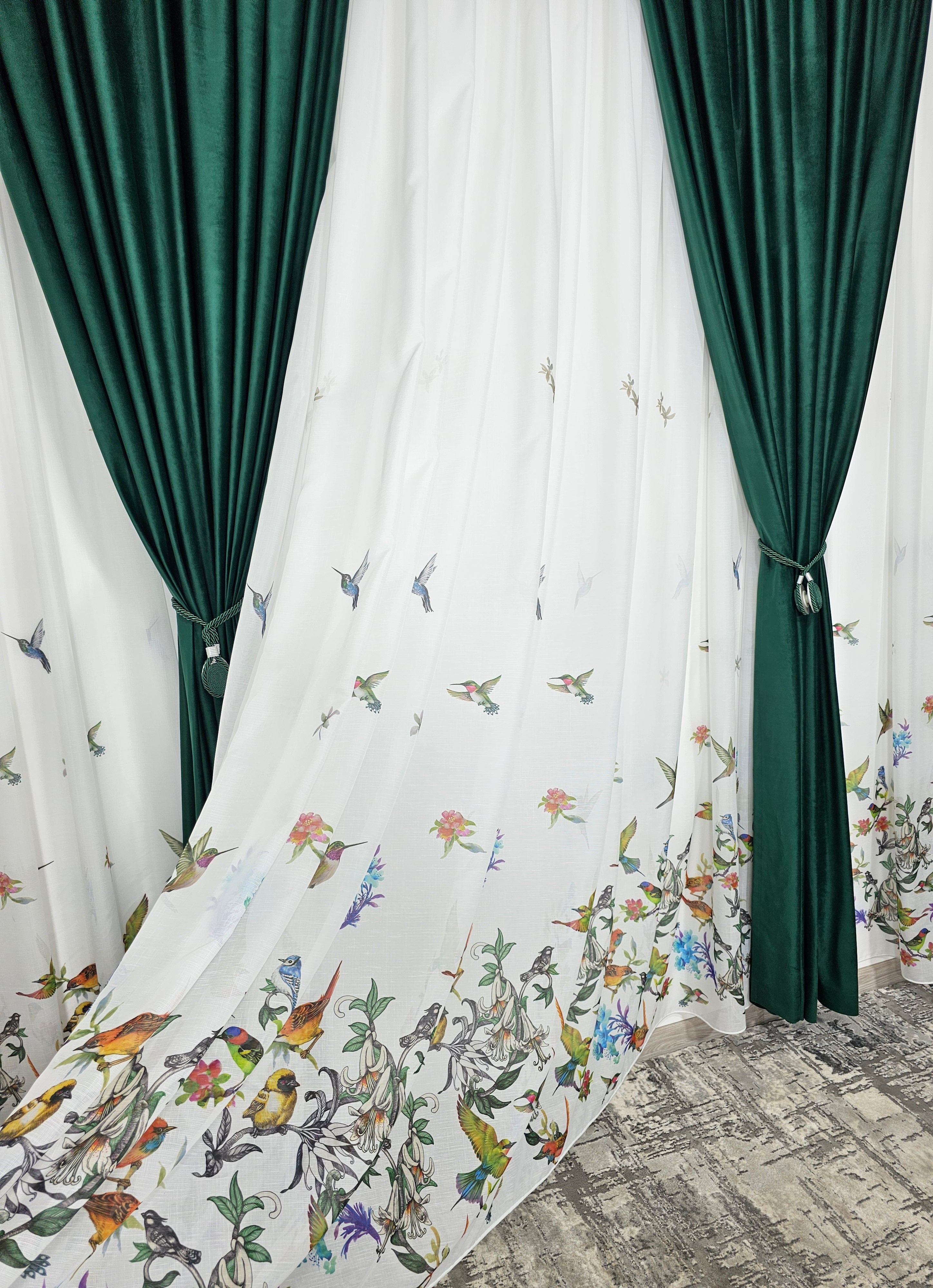 Set Pasarele Verzi: perdea alba cu verde cu draperie simpla catifea verde