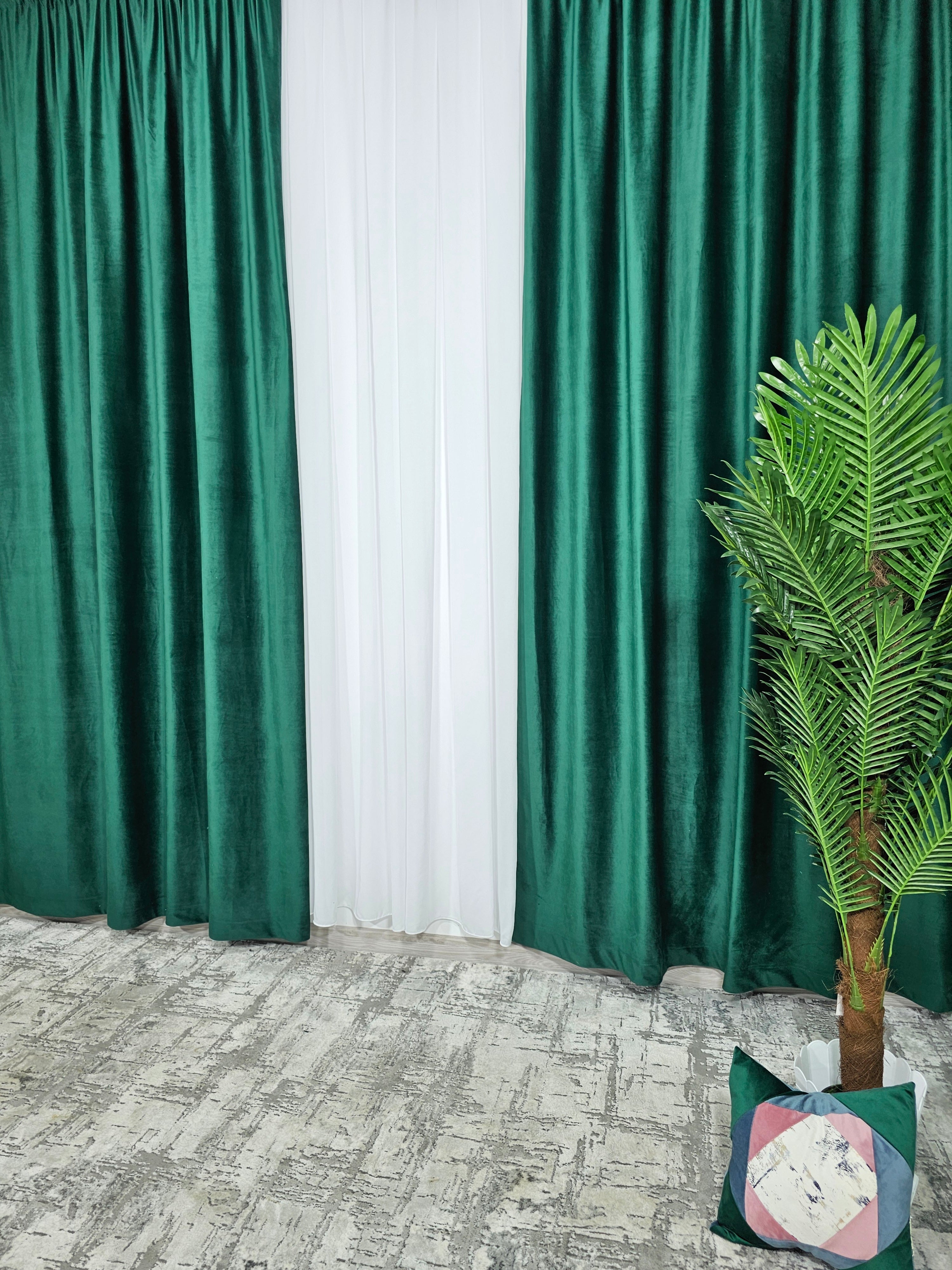 Set Bran: perdea premium jorjet alb imaculat si draperie catifea verde smarald blackout 90%