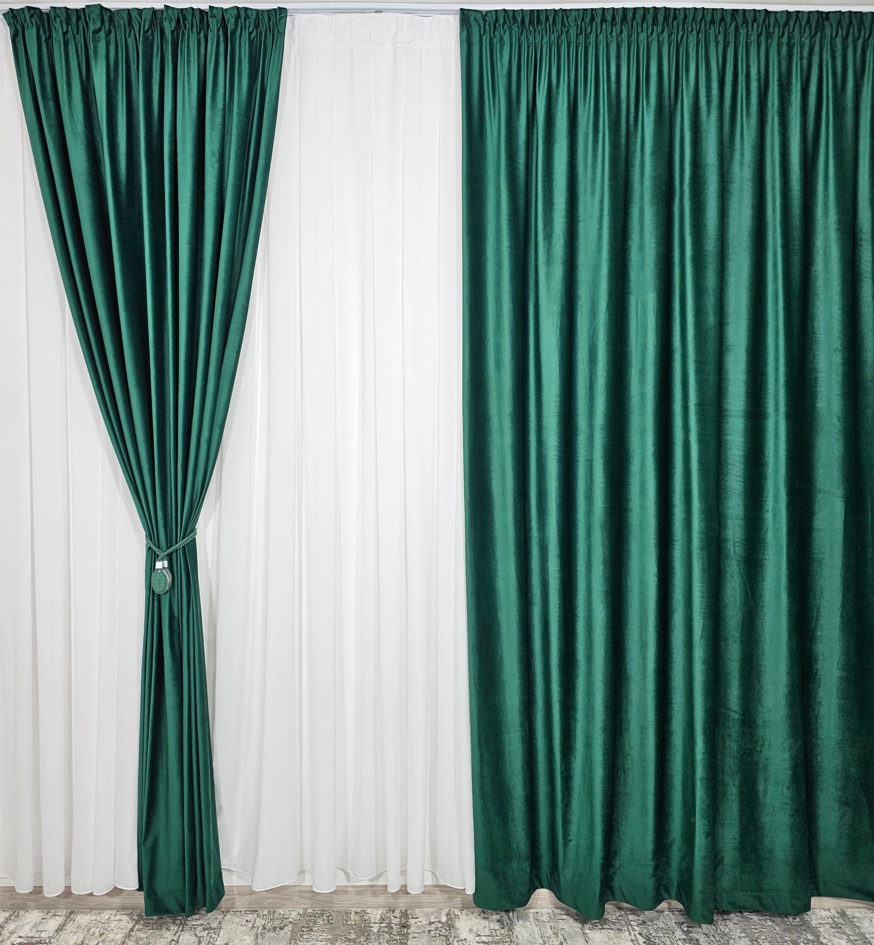 Set Bran: perdea premium jorjet alb imaculat si draperie catifea verde smarald blackout 90%