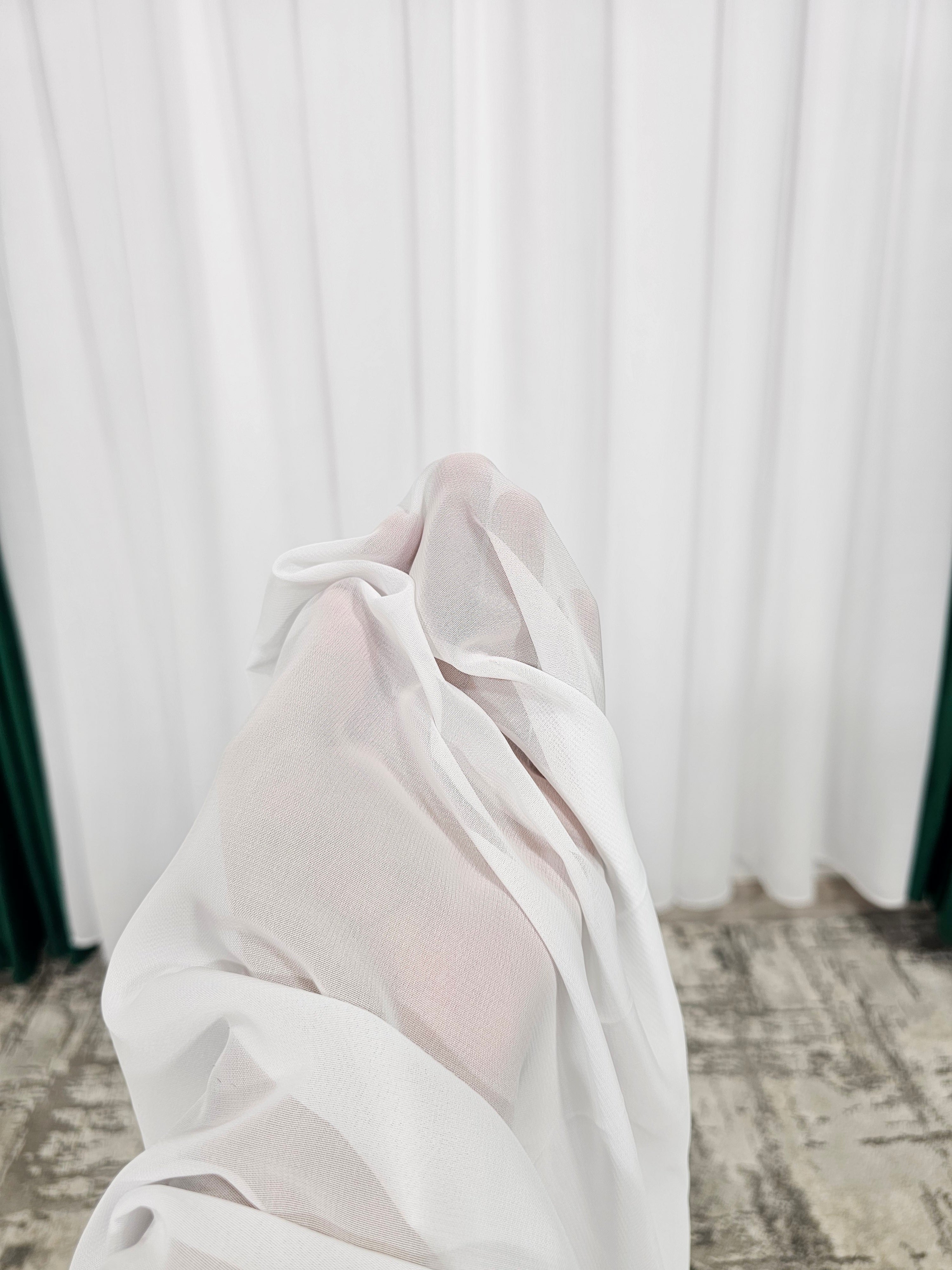Set Bran: perdea premium jorjet alb imaculat si draperie catifea verde smarald blackout 90%
