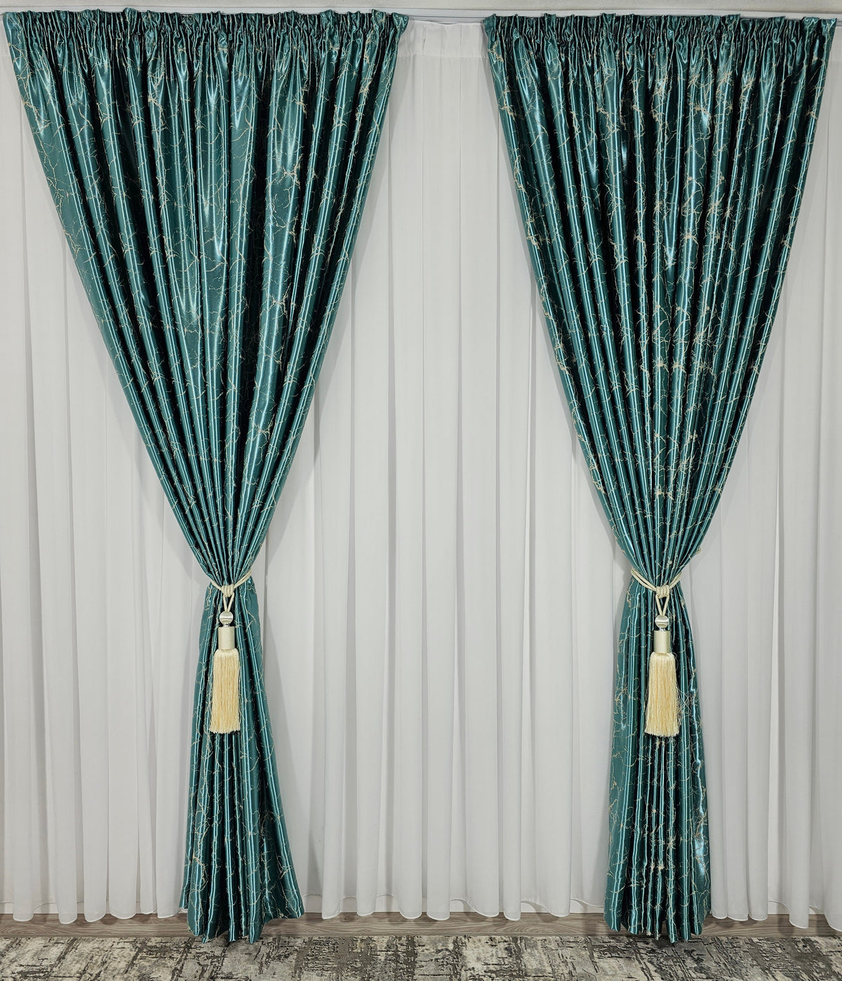 Set Rabbit: perdea jorjet alb imaculat si draperie marmura turcoaz-crem blackout 90% cu doua fete