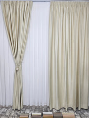 Set Magnus – Perdea Matase Alba Imaculata si Draperie Catifea Crem Deschis – ideal pentru livinguri si dormitoare elegante cu canapele crem, bej, gri deschis sau alb si mobilier lemn natur, alb sau auriu – confectionat pe comanda
