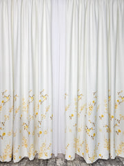 Set Venus: Perdea alba simpla alba jorjet si Draperie blackout cu flori galbene