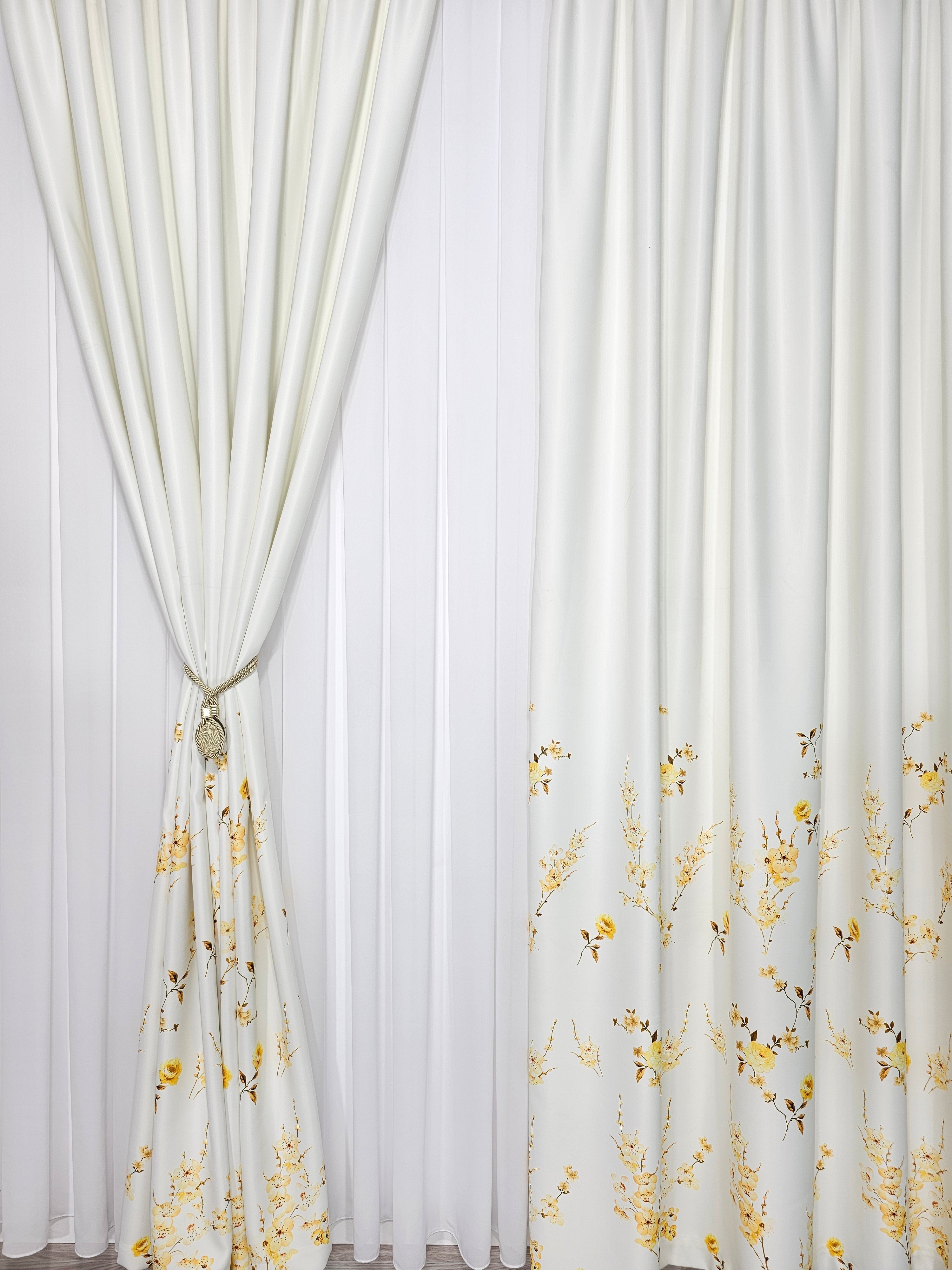 Set Venus: Perdea alba simpla alba jorjet si Draperie blackout cu flori galbene