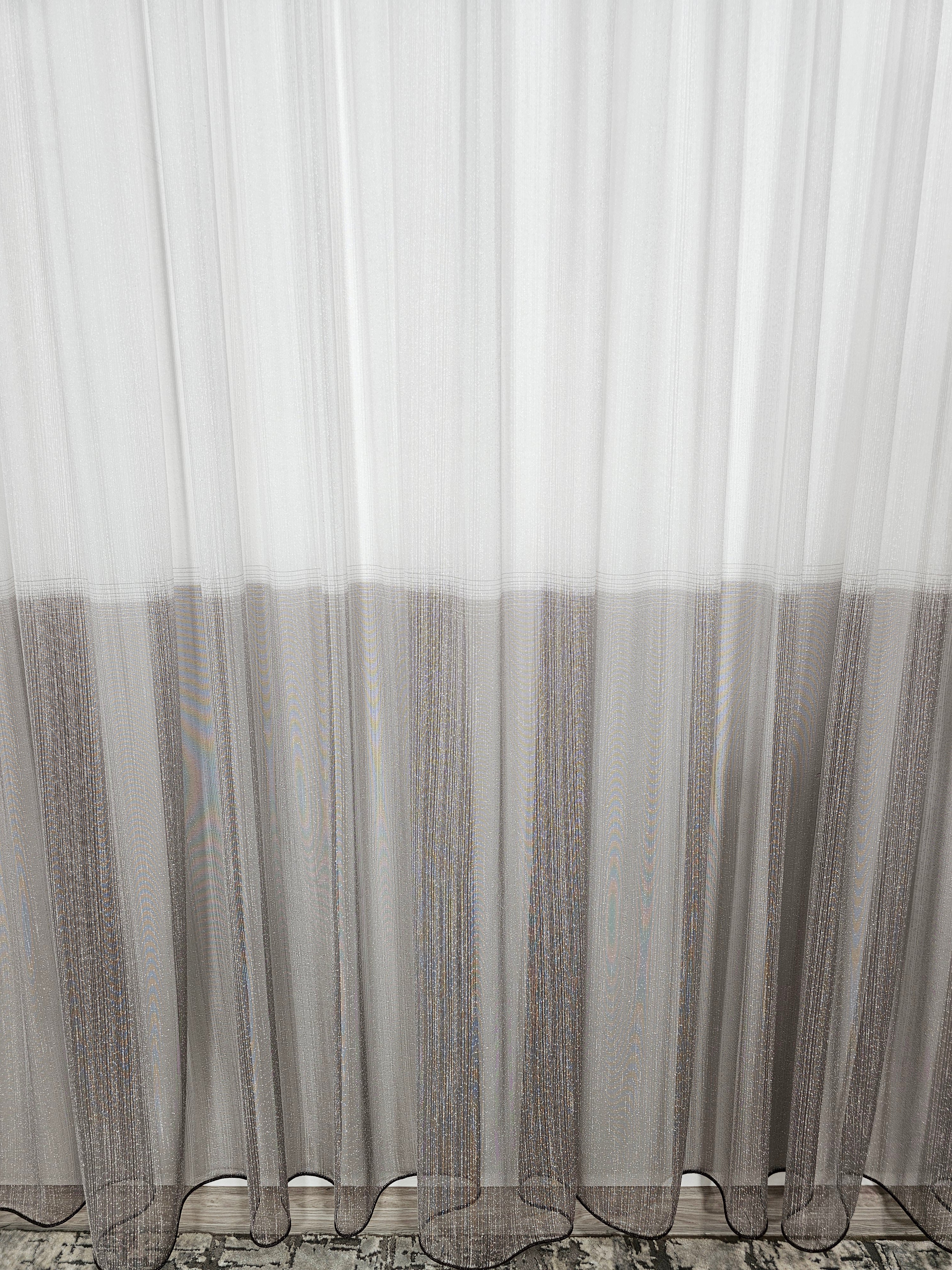 Set Lido: Perdea in doua culori alb grej din material tip borangic si draperie blackout 98% gri mediu