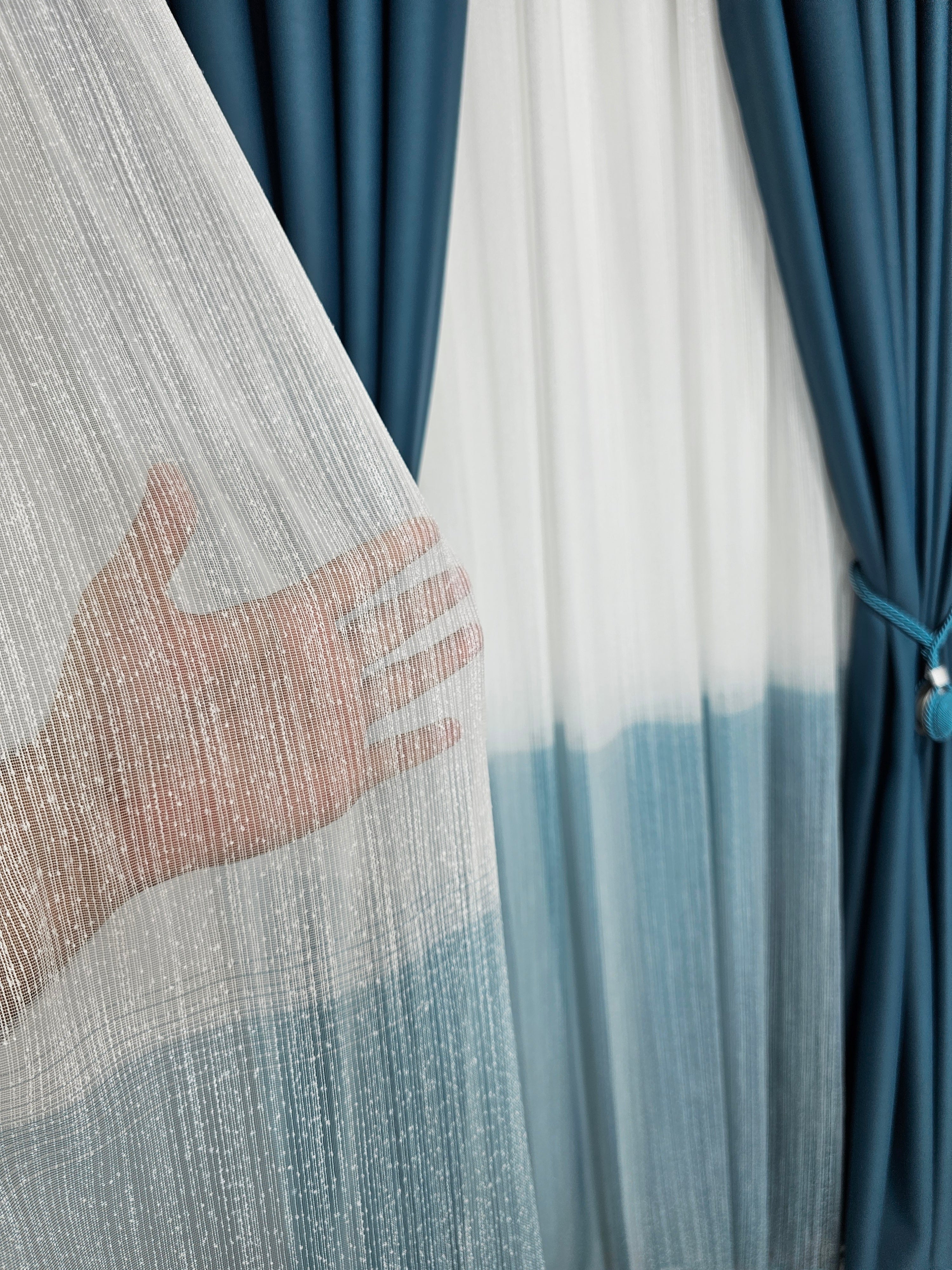 Set Dumbrava: Perdea tip Borangic în Două Culori Alb-Turcoaz și Draperie Blackout 90% Opacă Turcoaz