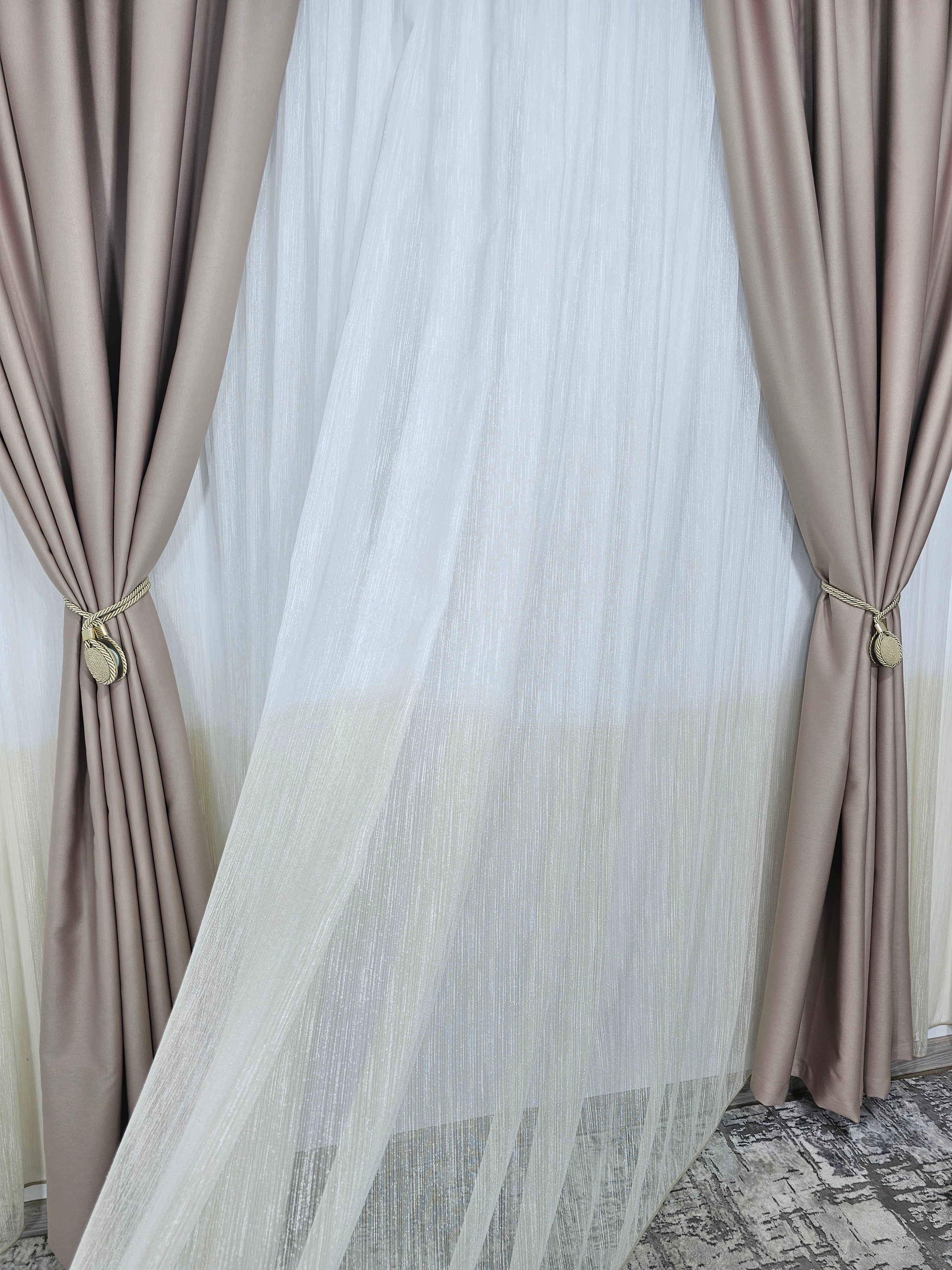 Set Rizzo:Perdea in doua culori alb-bej din material tip borangic si draperie mai tip hotel bej roze