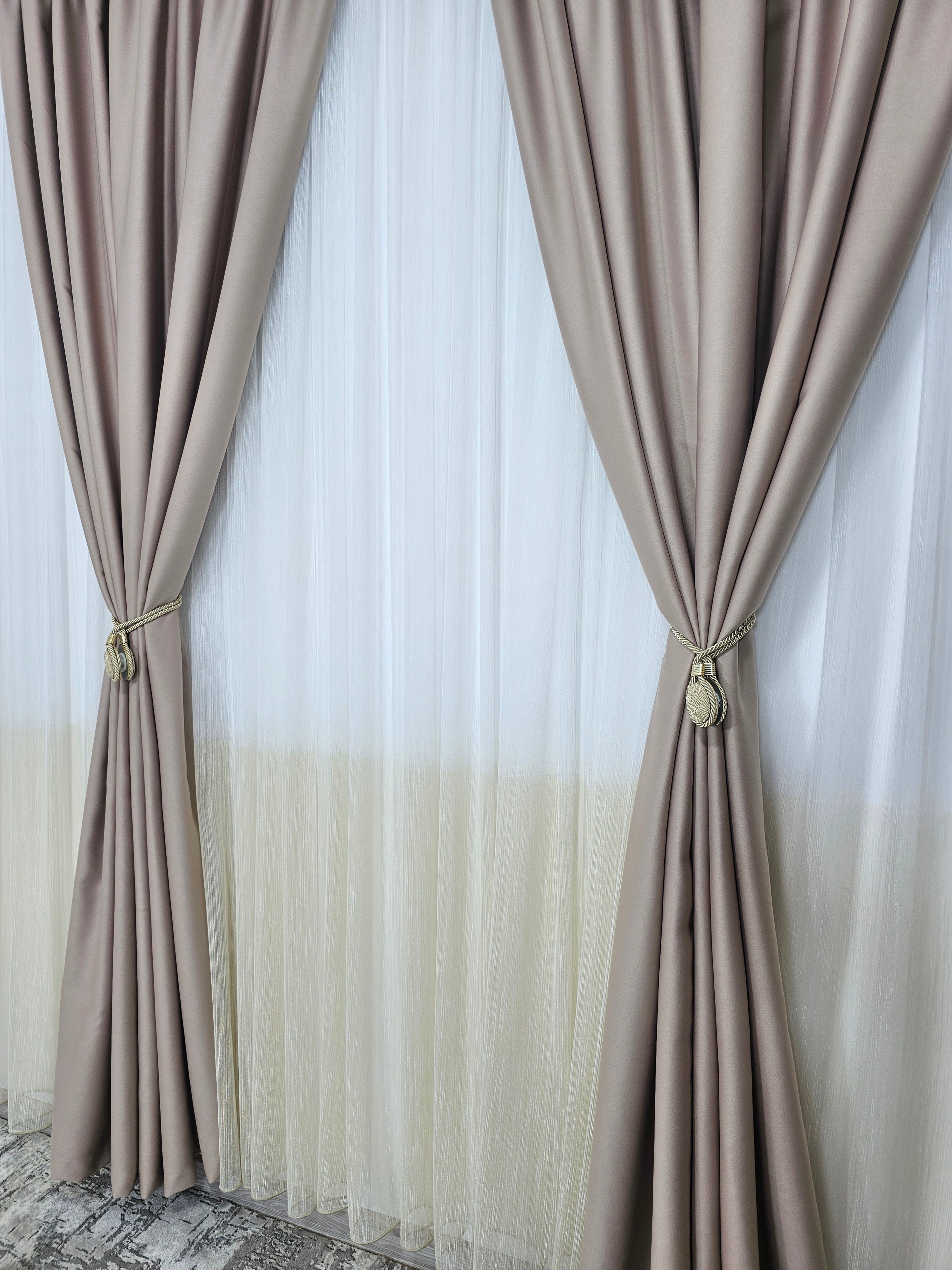 Set Rizzo:Perdea in doua culori alb-bej din material tip borangic si draperie mai tip hotel bej roze