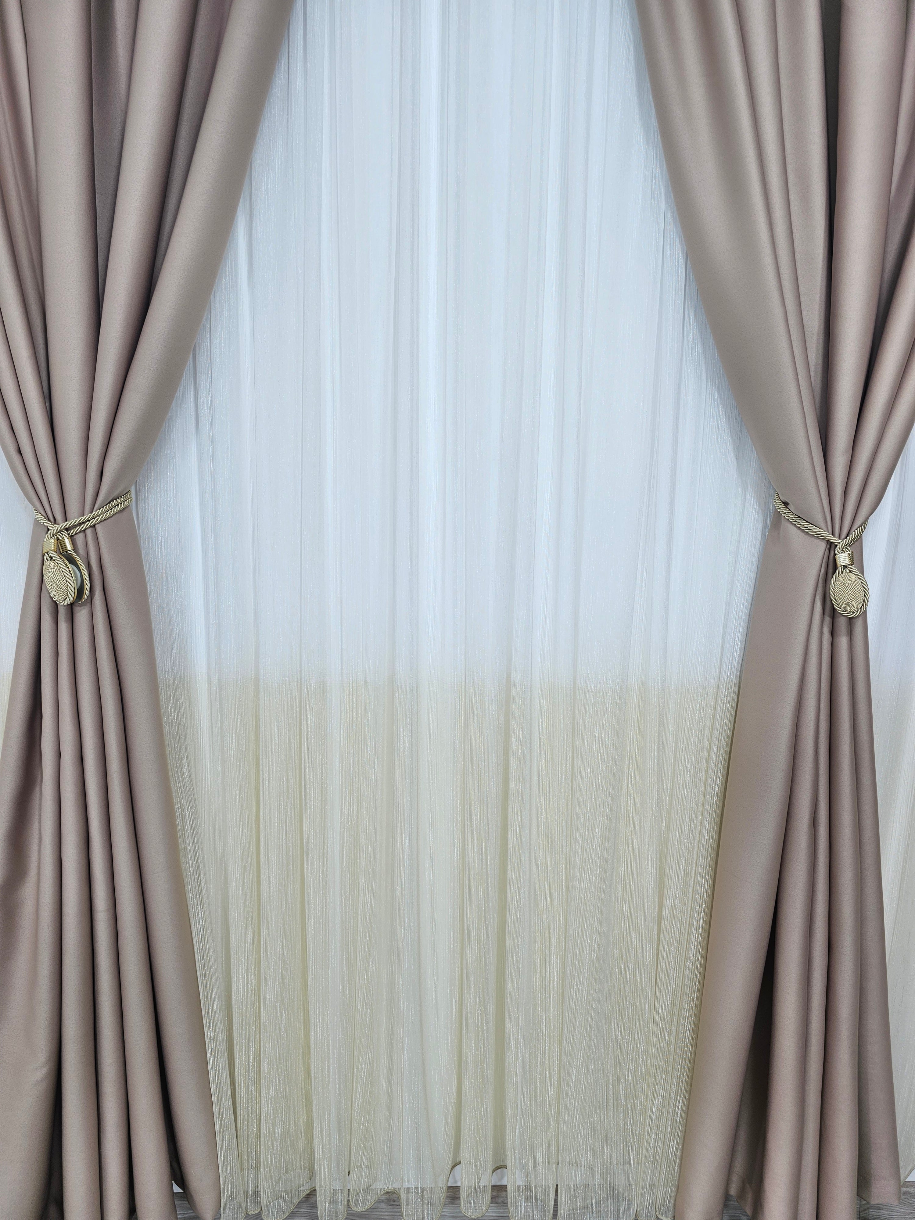 Set Rizzo:Perdea in doua culori alb-bej din material tip borangic si draperie mai tip hotel bej roze