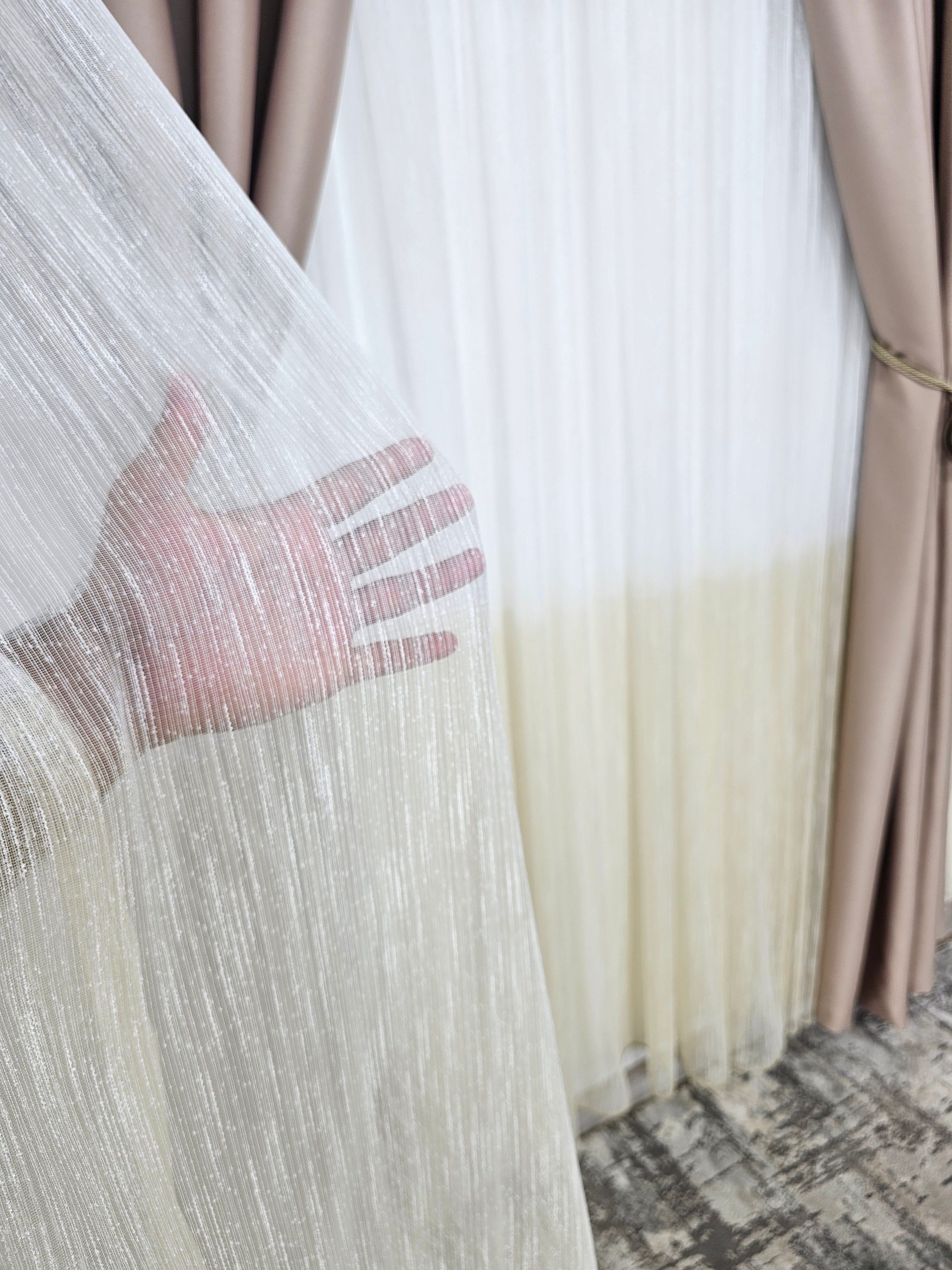 Set Rizzo:Perdea in doua culori alb-bej din material tip borangic si draperie mai tip hotel bej roze