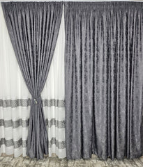Set Tenzo Recomandat pentru Camere in Nuante de Gri, Alb si Negru -  Perdea In Cristal cu Benzi Gri si Draperie Gri Inchis Tip Vopsea Decorativa - Confectionat pe Comanda