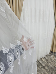 Set Cadiz Ivoire: perdea crem-ivoire din bamboo cu broderie si draperie catifea crem blackout 80%