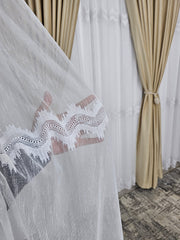 Set Bilbao Alb: perdea albă borangic cu broderie si draperie catifea crem blackout 80%