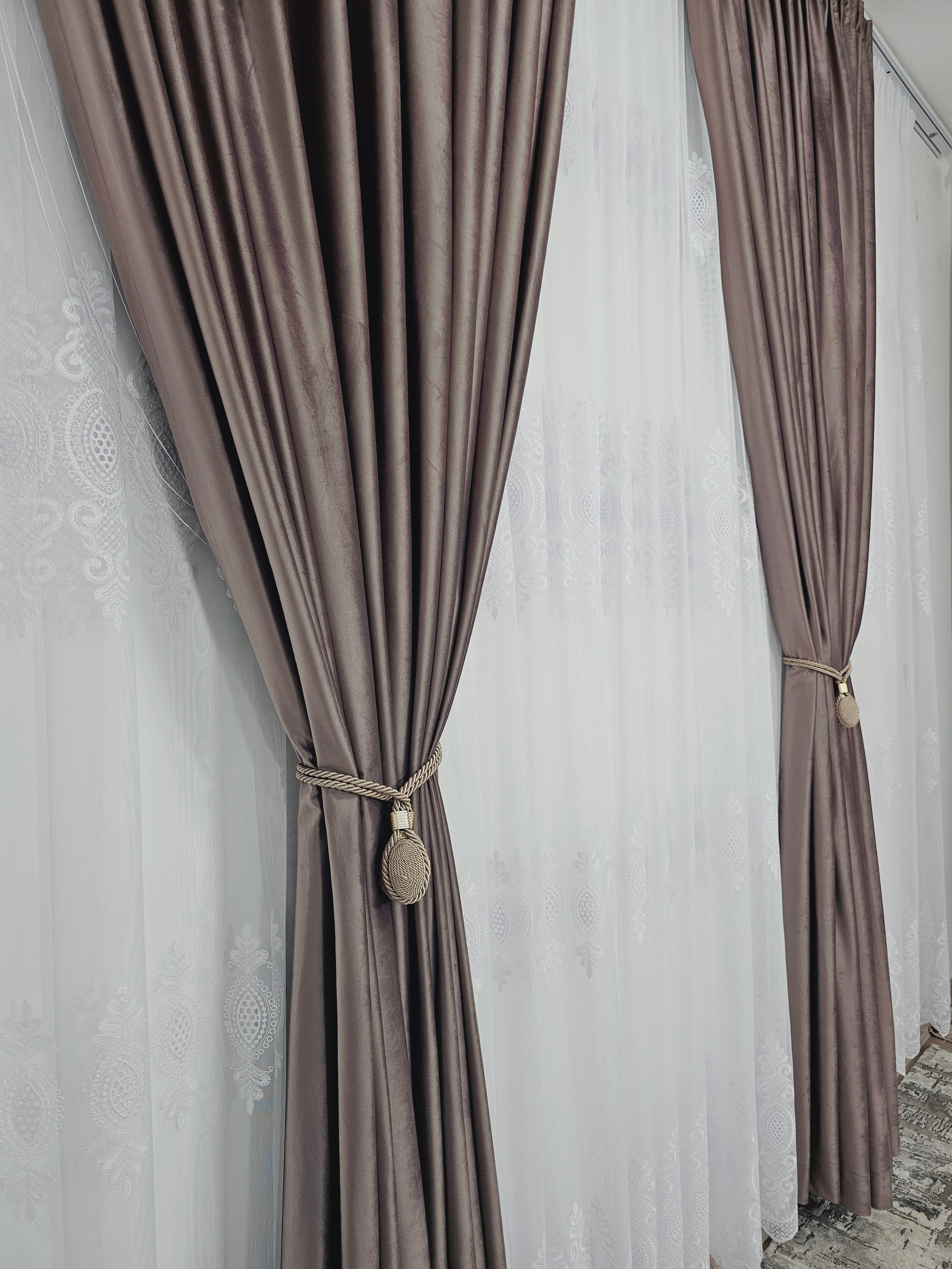 Set Cadiz: perdea bamboo cu broderie alba si draperie catifea cu reflexii de gri-maro-violet