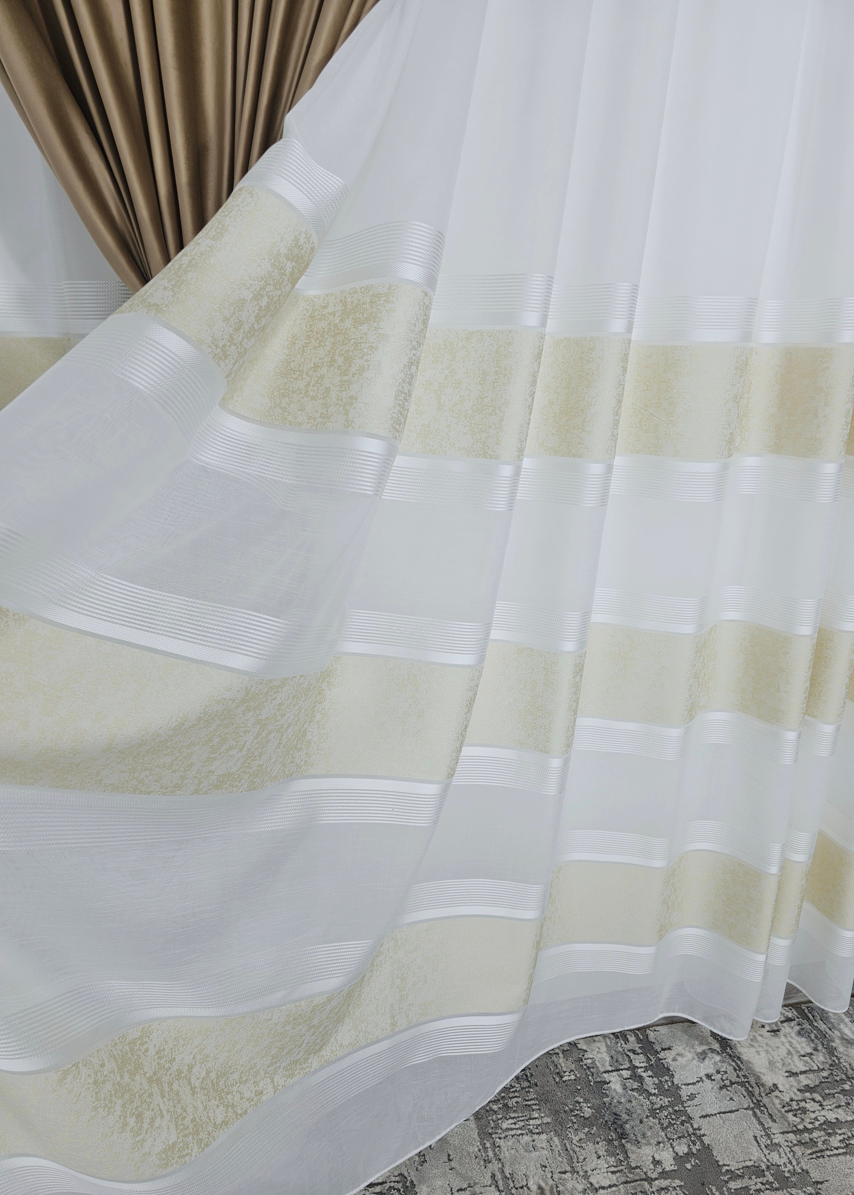 Set Sonia:perdea in cristal cu benzi crem si draperie catifea caramel
