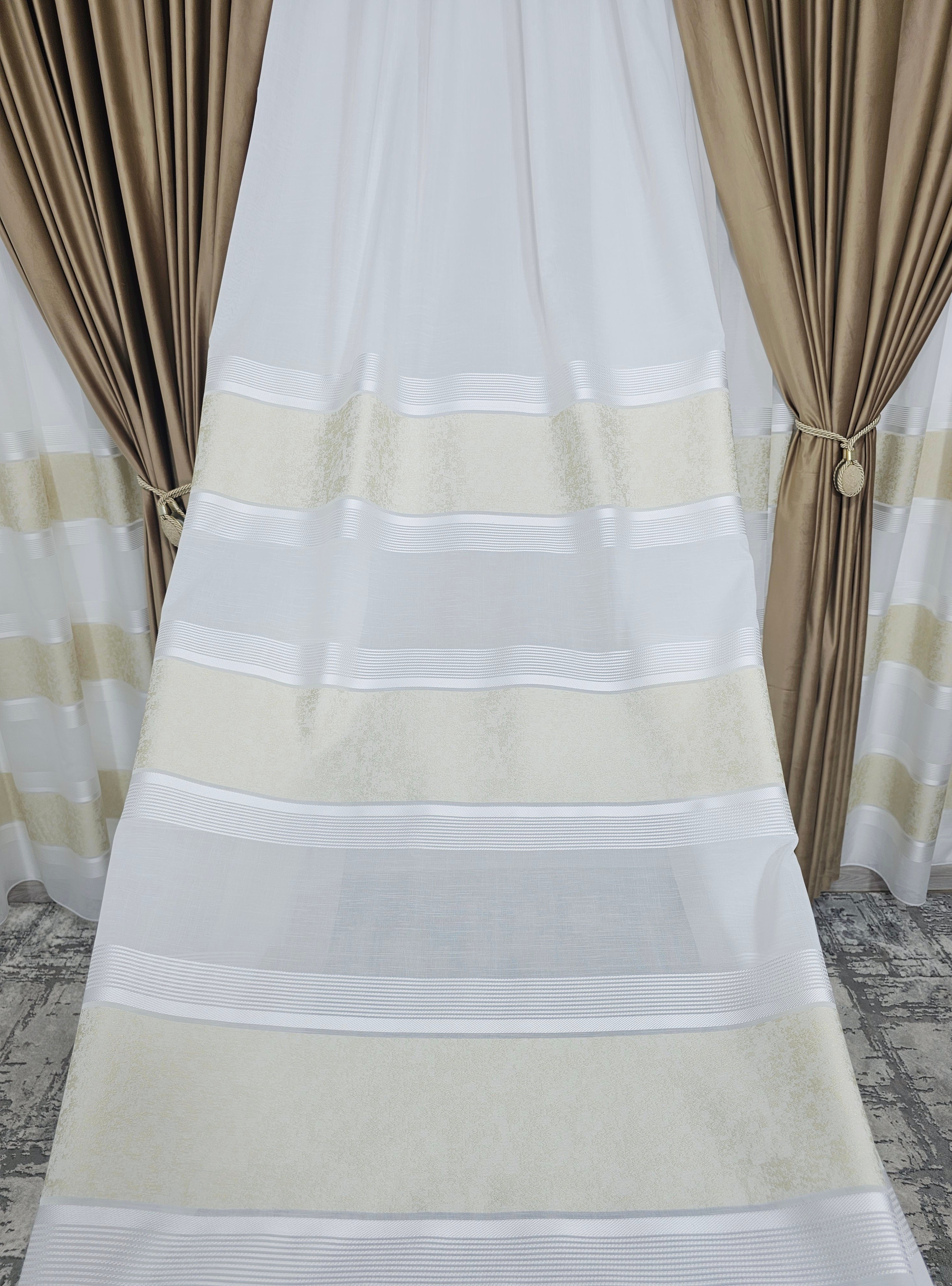 Set Sonia:perdea in cristal cu benzi crem si draperie catifea caramel