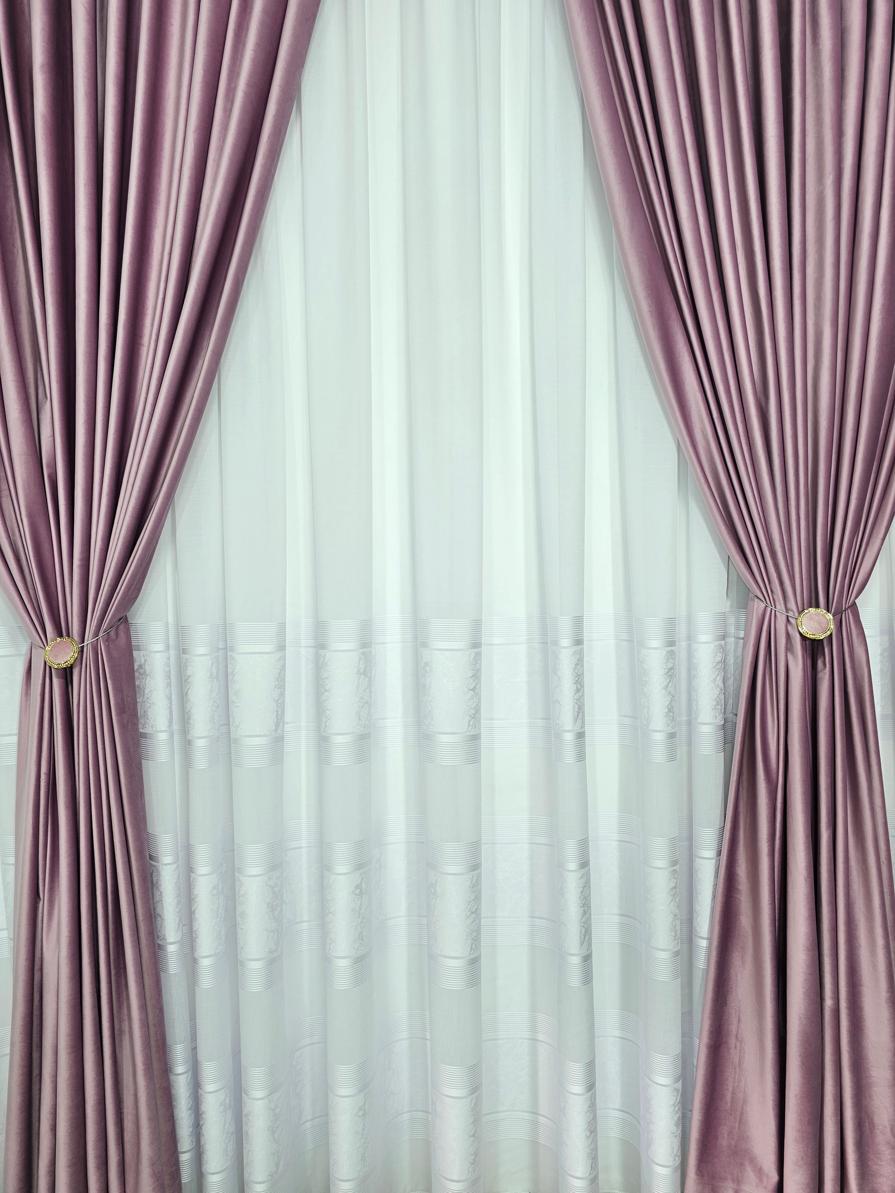 Set Clara: perdea in cristal cu benzi albe si draperie catifea roz lila