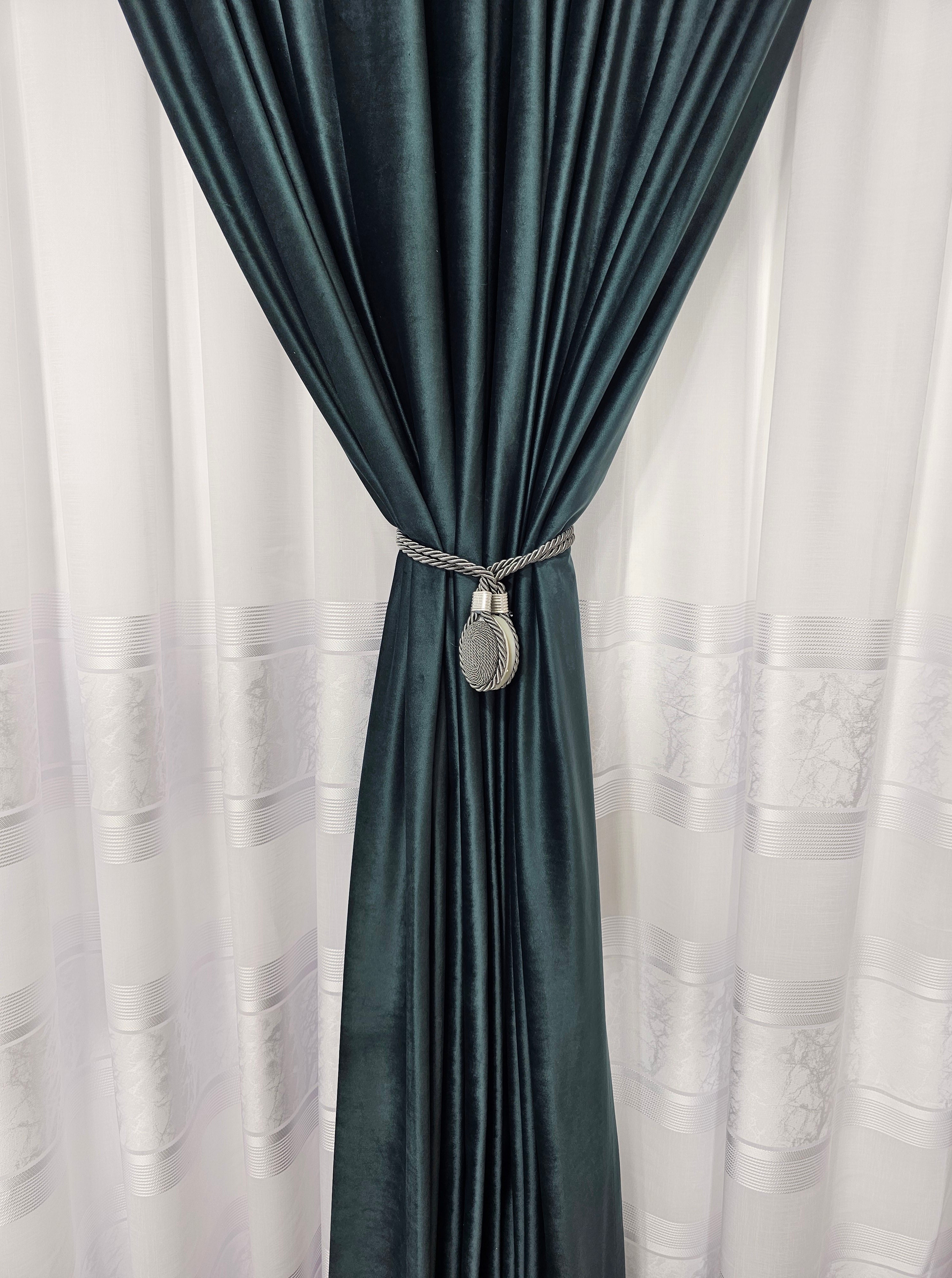 Set Cristian: perdea in cristal cu benzi albe si draperie catifea verde onix inchis