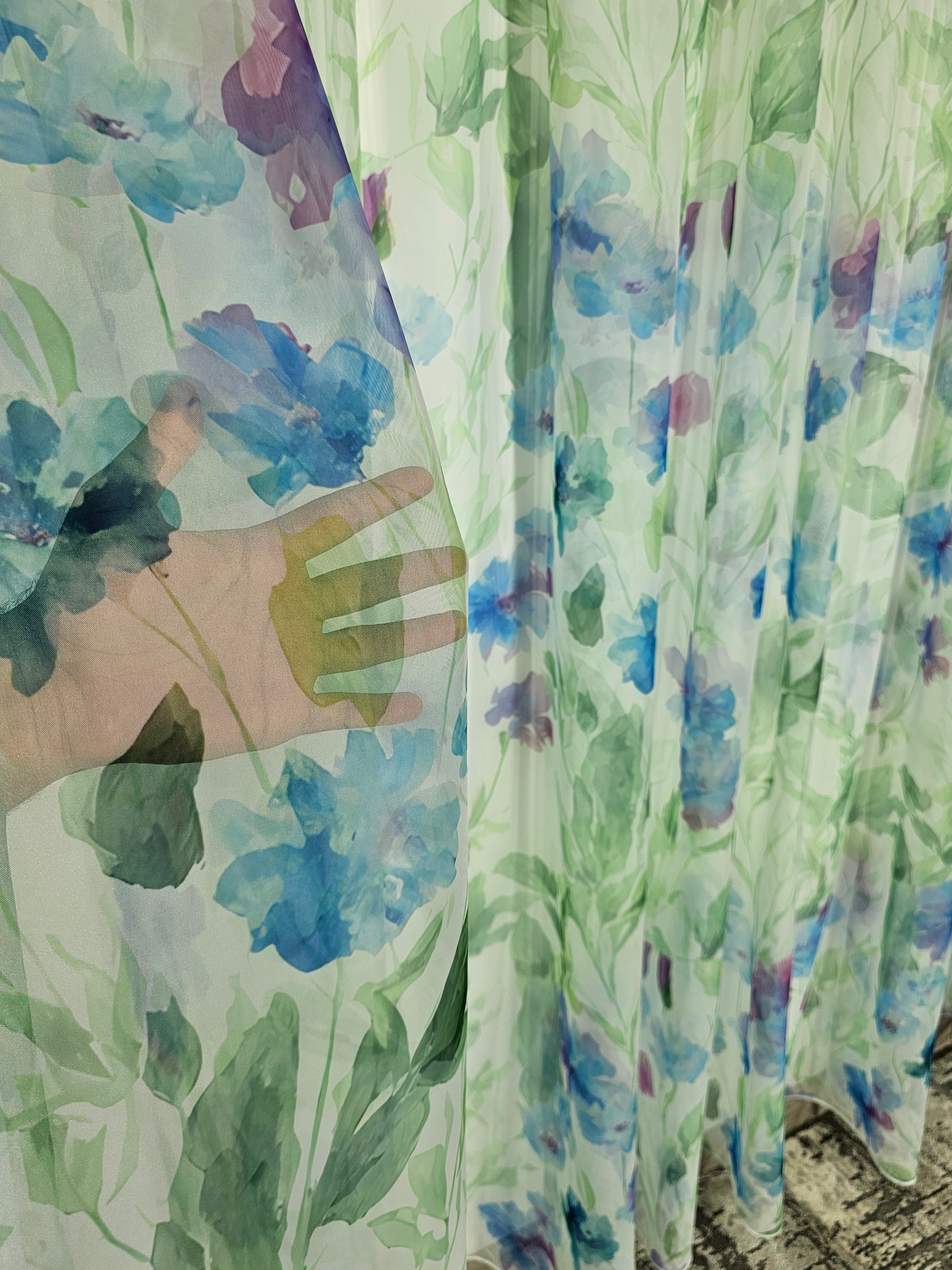 Set Elena: perdea model floral combinatie verde mov albastru si draperie catifea verde