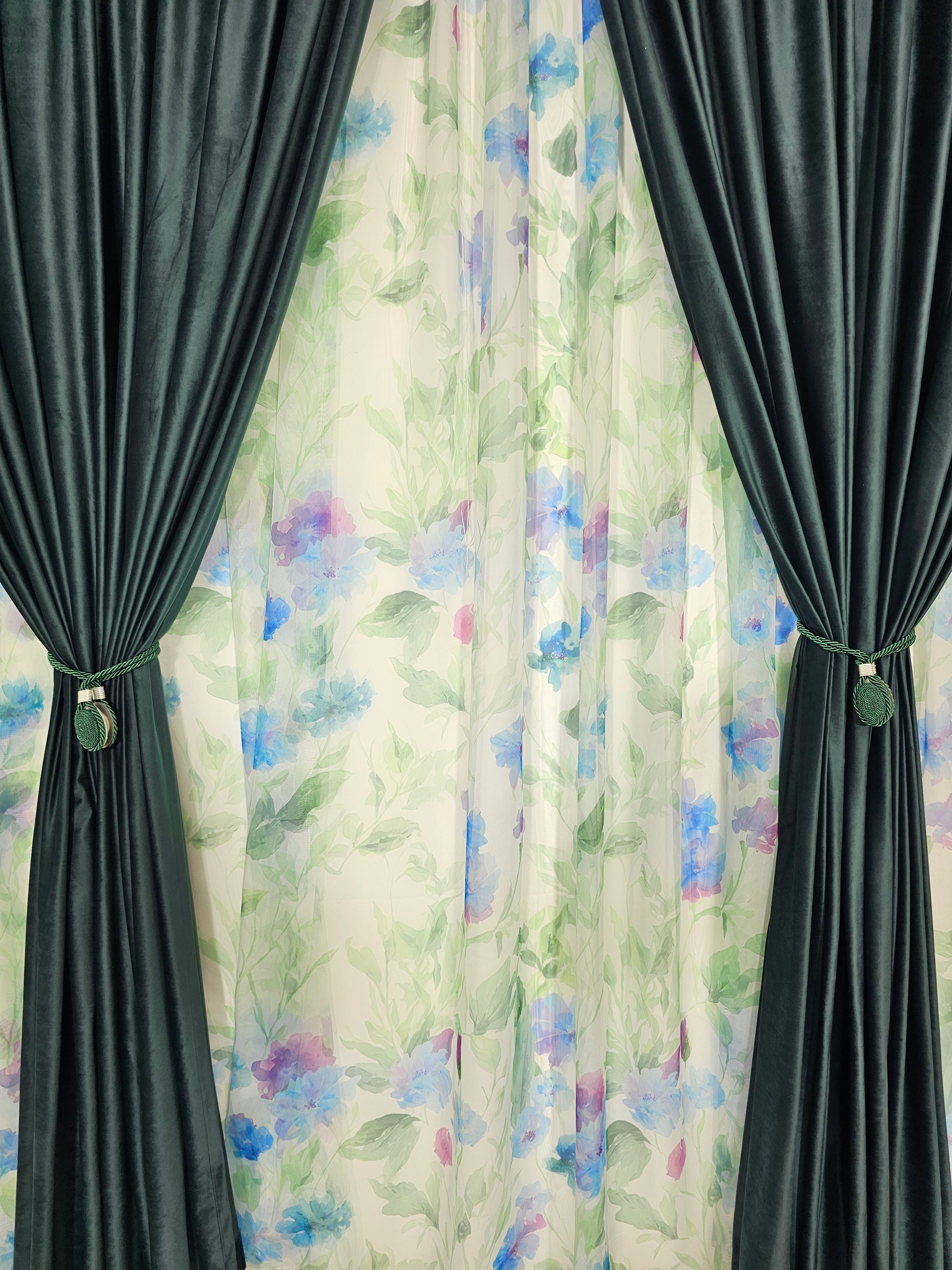 Set Elena: perdea model floral combinatie verde mov albastru si draperie catifea verde