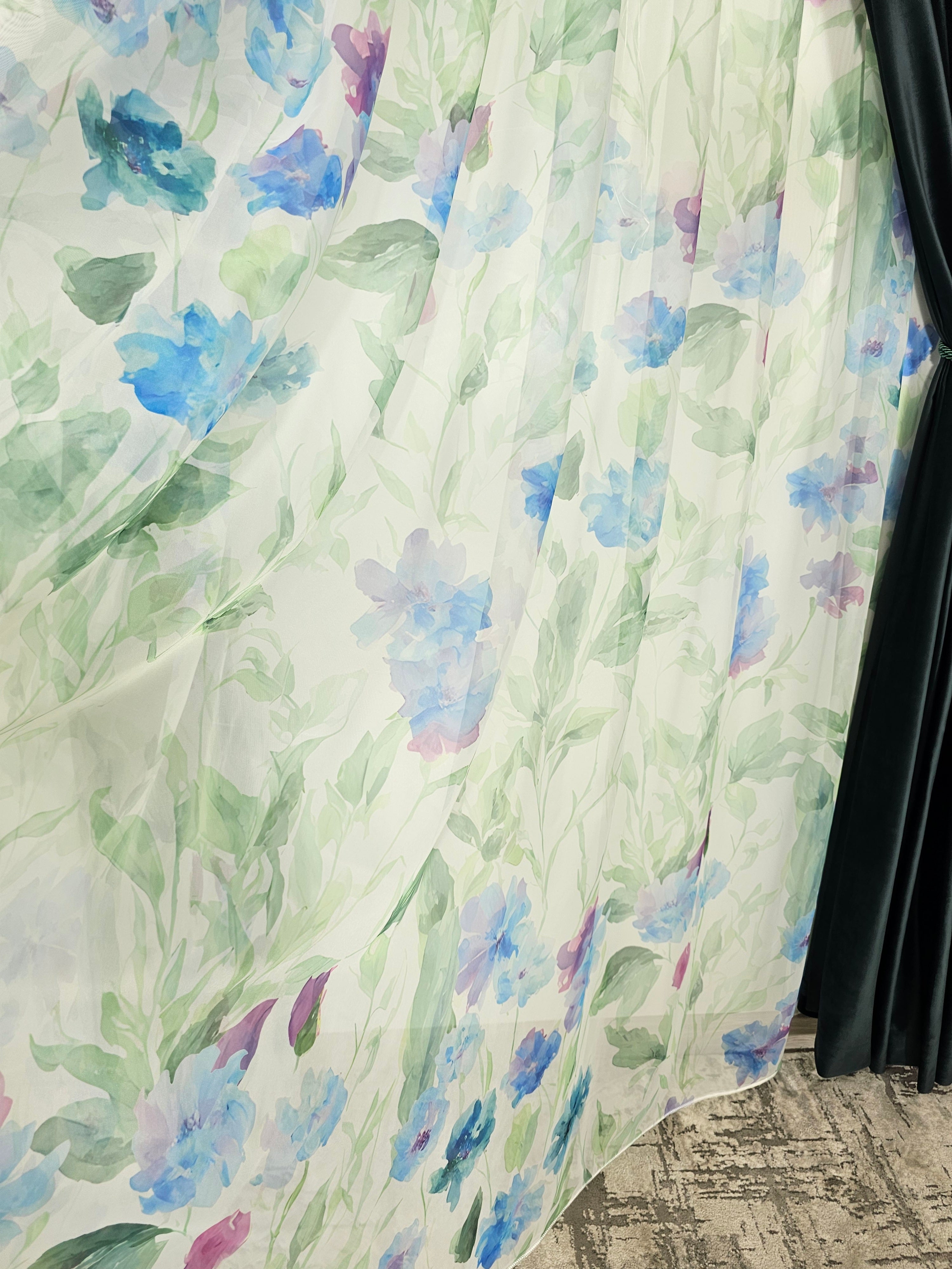 Set Elena: perdea model floral combinatie verde mov albastru si draperie catifea verde