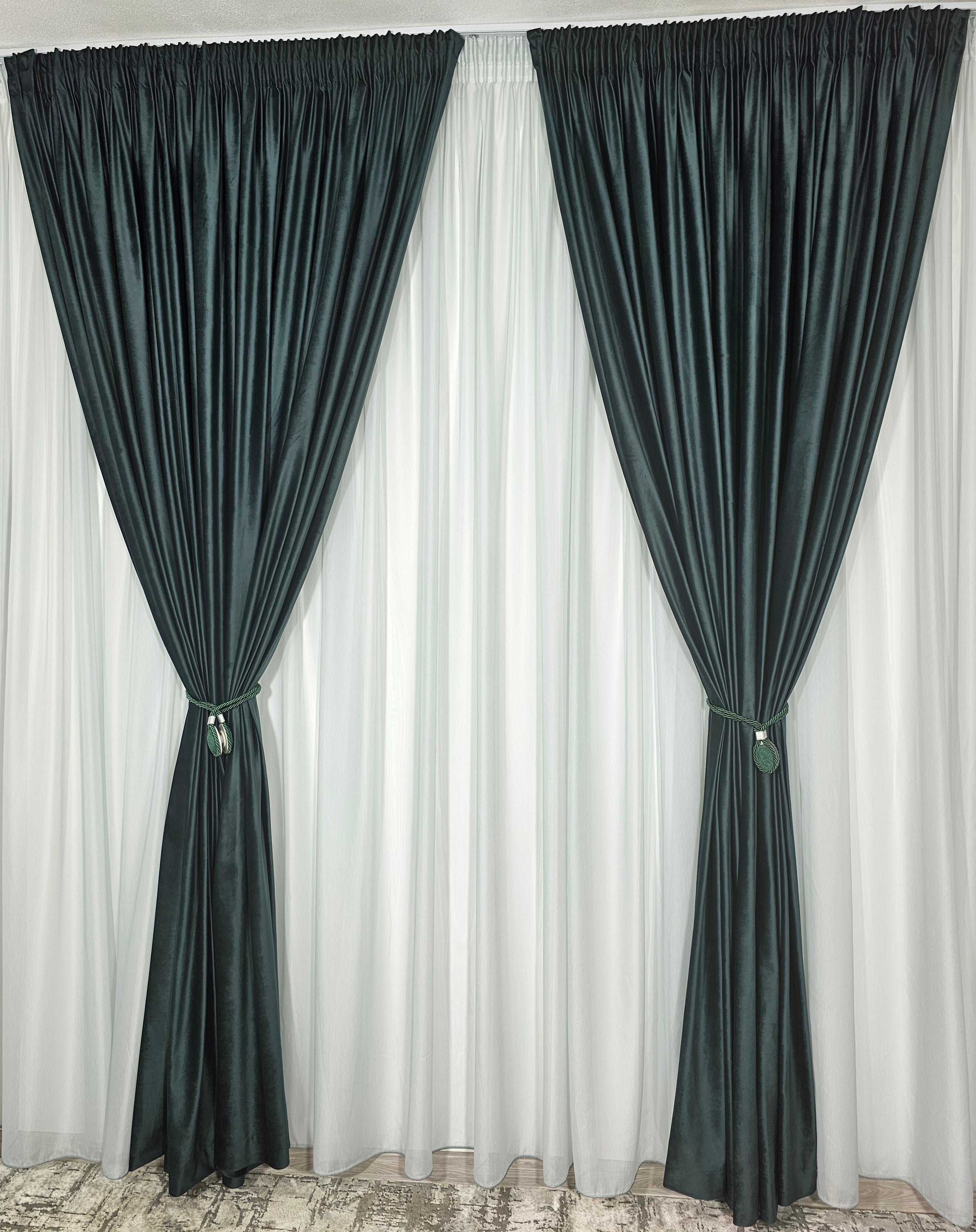 Set Francesca: perdea tip in verde cu draperie simpla verde din catifea blackout 90%