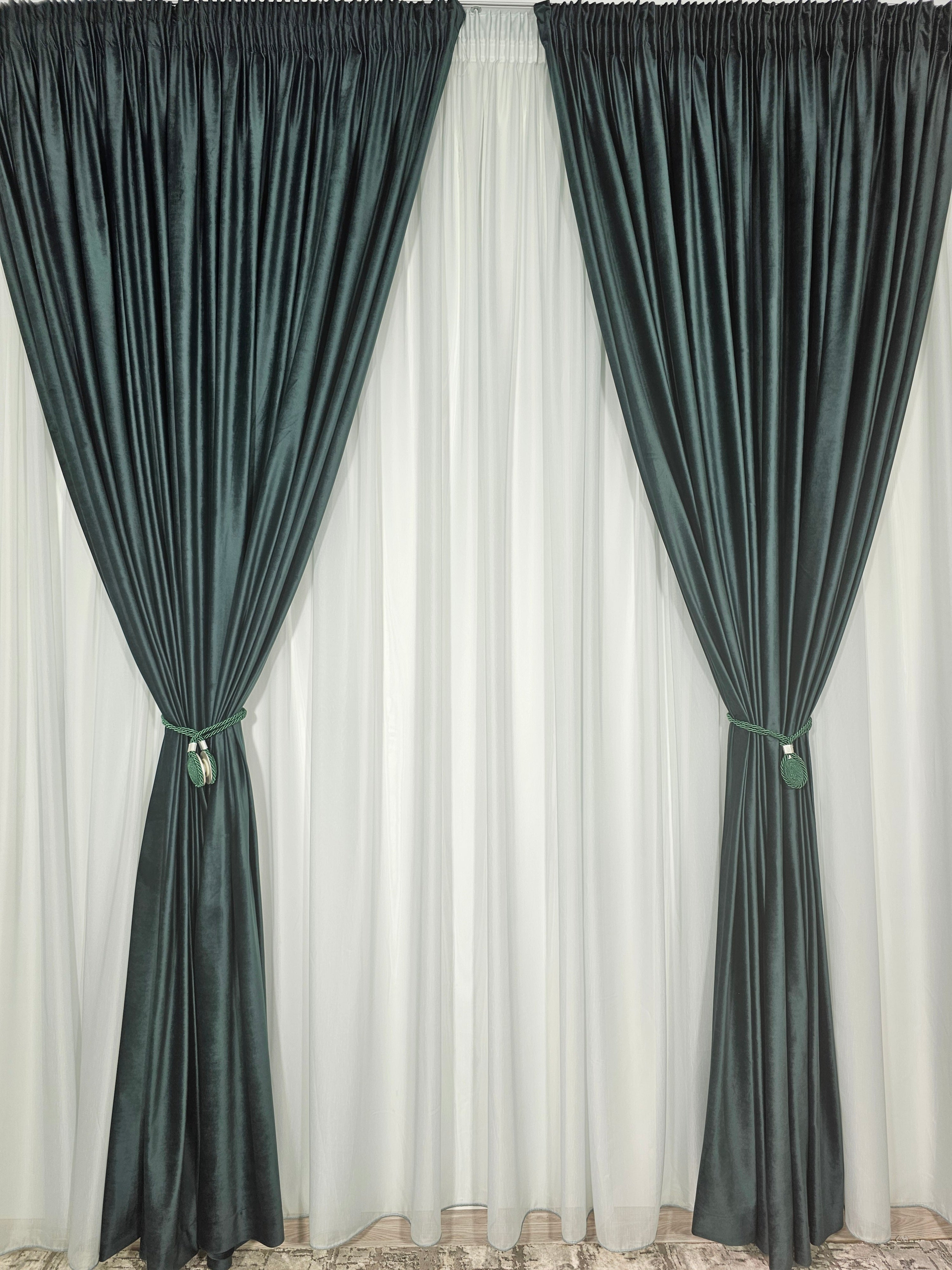 Set Francesca: perdea tip in verde cu draperie simpla verde din catifea blackout 90%