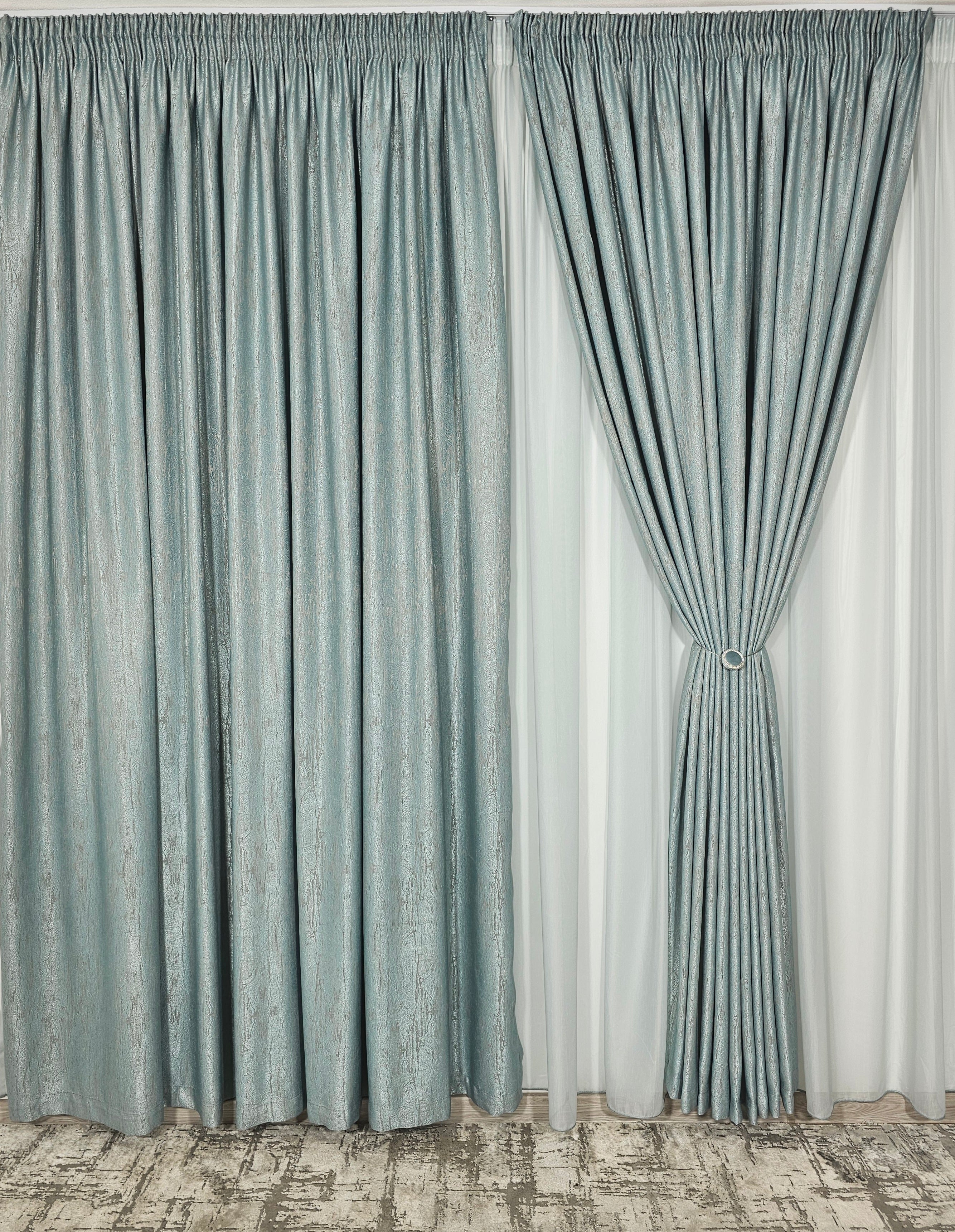 Set Luciana: perdea turcoaz tip in bamboo cu draperie tip vopsea decorativa turcoaz