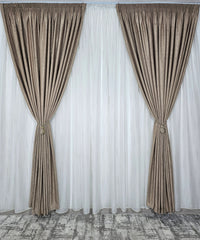 Set Betty: perdea in cristal cu dungi maro si draperie tip vopsea decorativa capucino