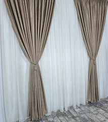 Set Betty: perdea in cristal cu dungi maro si draperie tip vopsea decorativa capucino