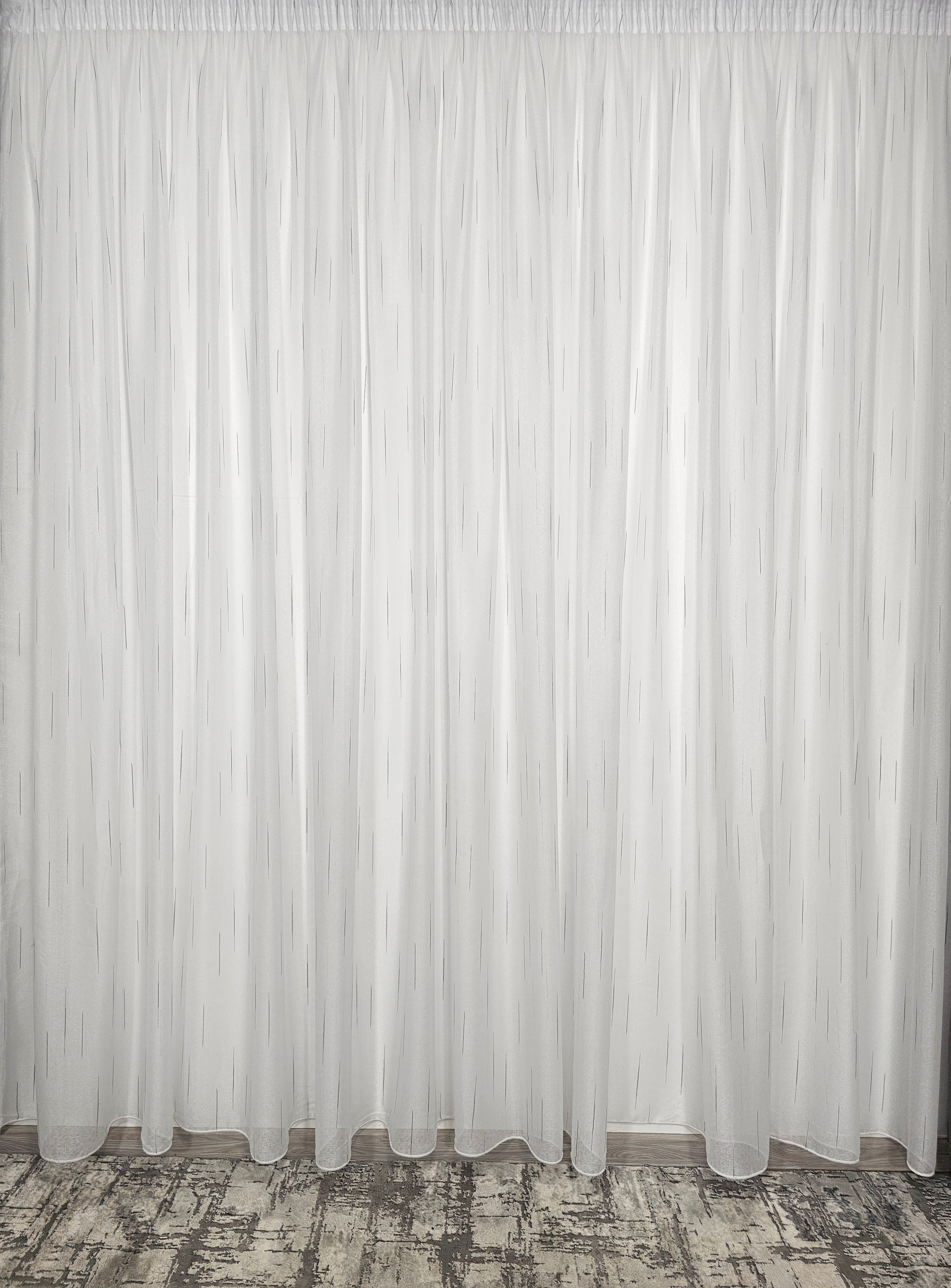Set Leti: perdea in cristal cu dungi gri si draperie tip vopsea decorativa gri