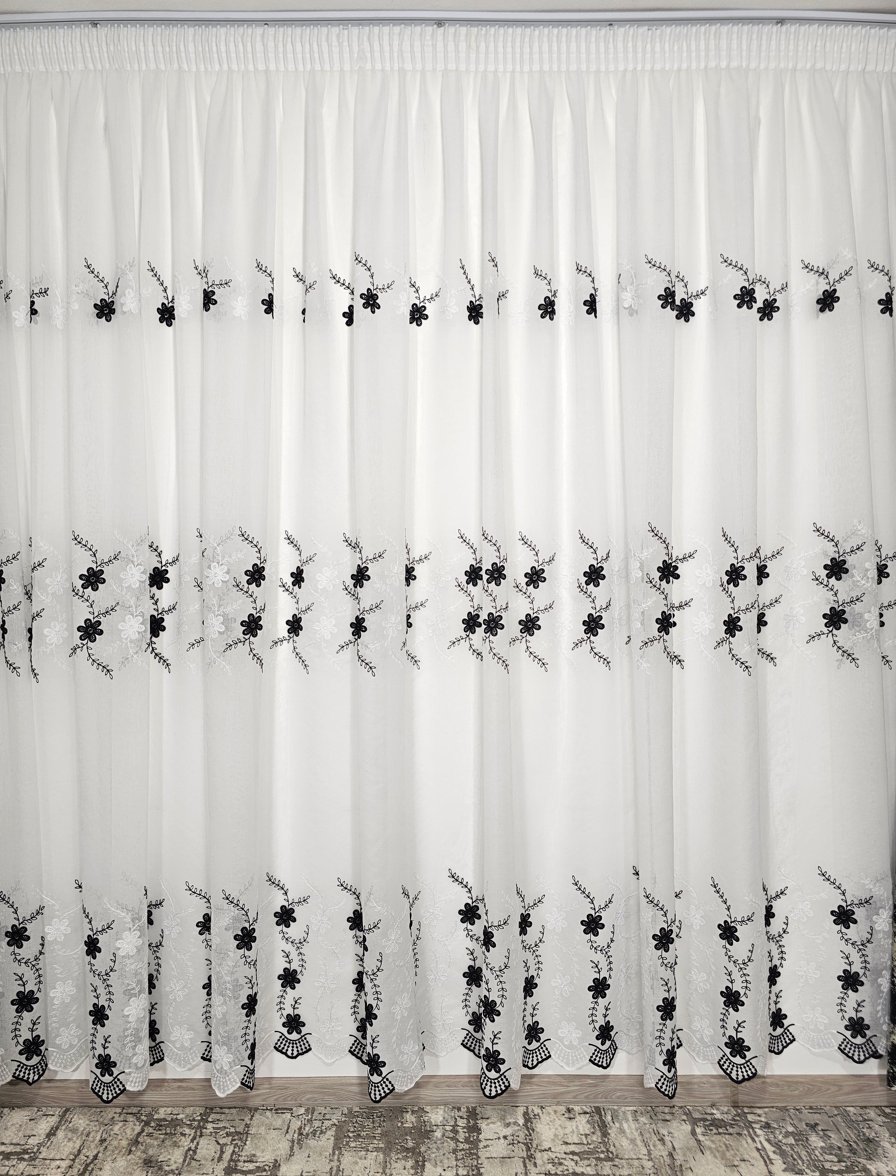 Set Mara: perdea din in cu flori alb-negru si draperie decorativa tip nisip gri inchis
