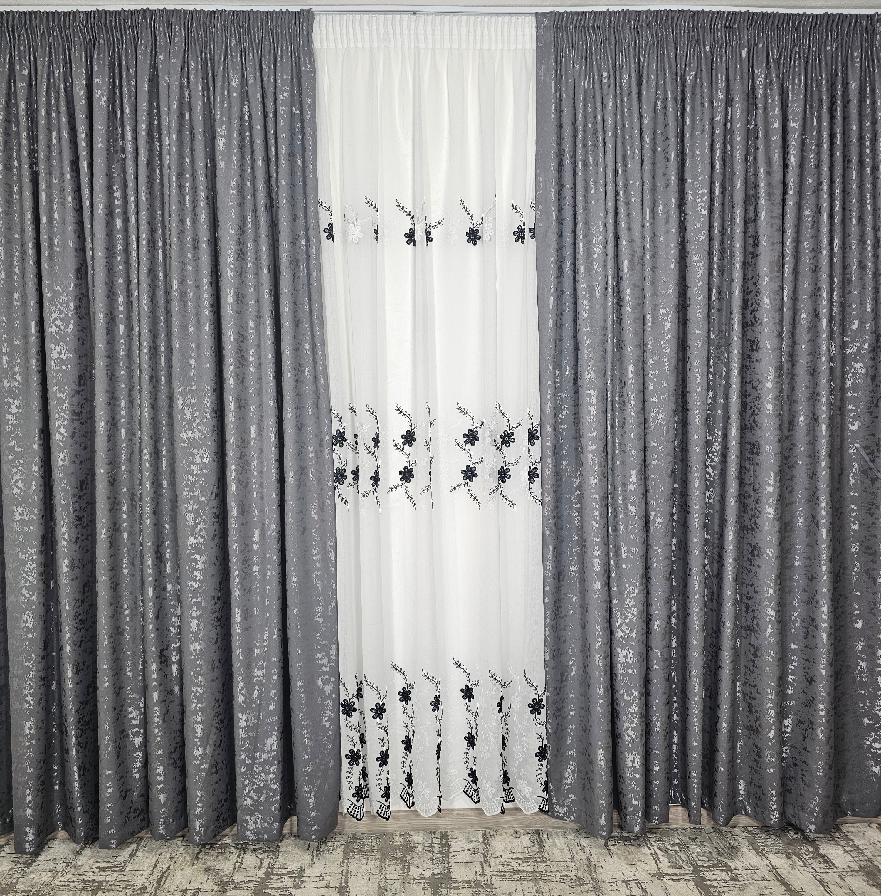 Set Mara: perdea din in cu flori alb-negru si draperie decorativa tip nisip gri inchis