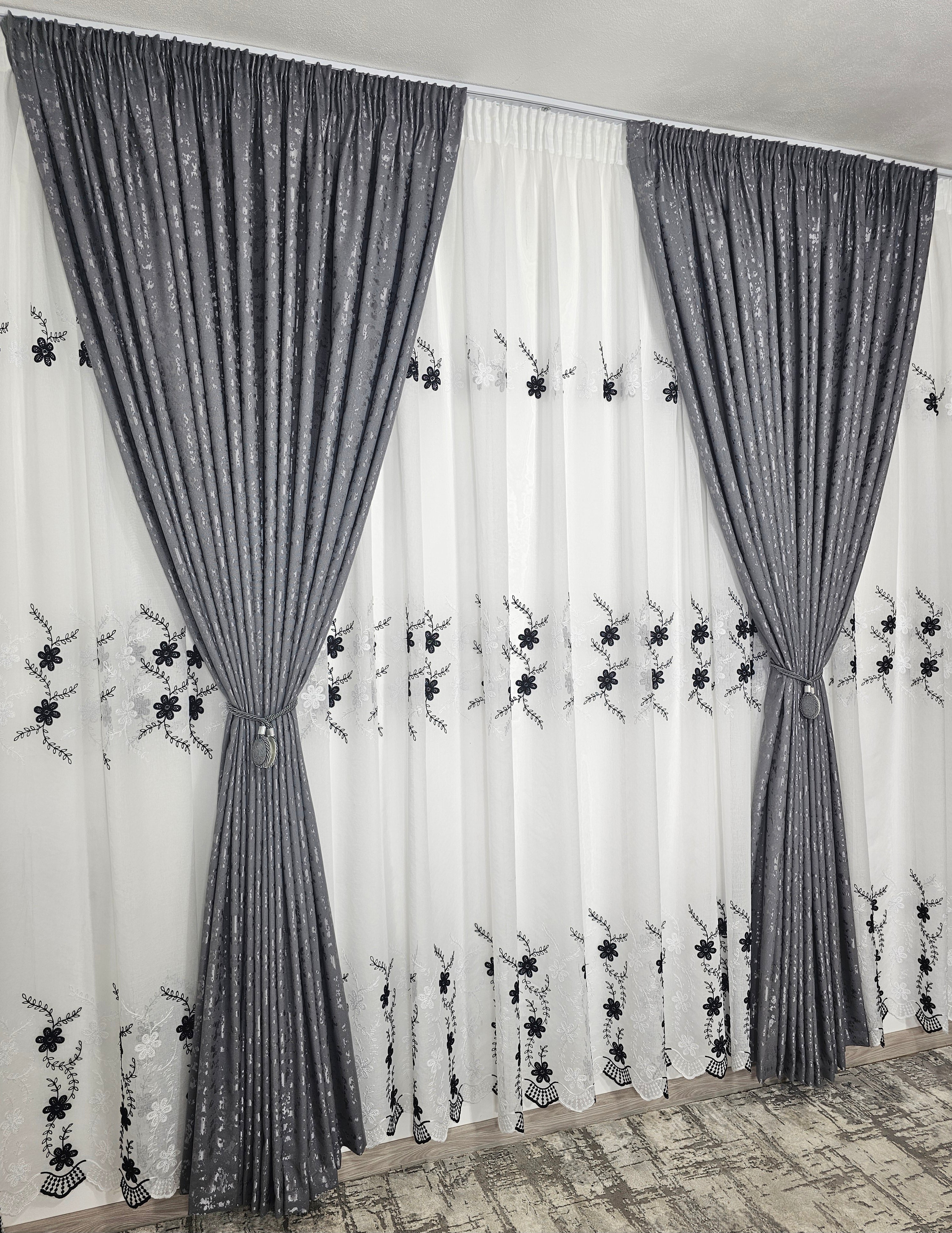 Set Mara: perdea din in cu flori alb-negru si draperie decorativa tip nisip gri inchis