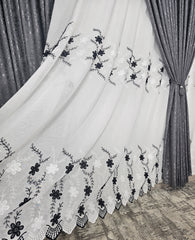 Set Mara: perdea din in cu flori alb-negru si draperie decorativa tip nisip gri inchis