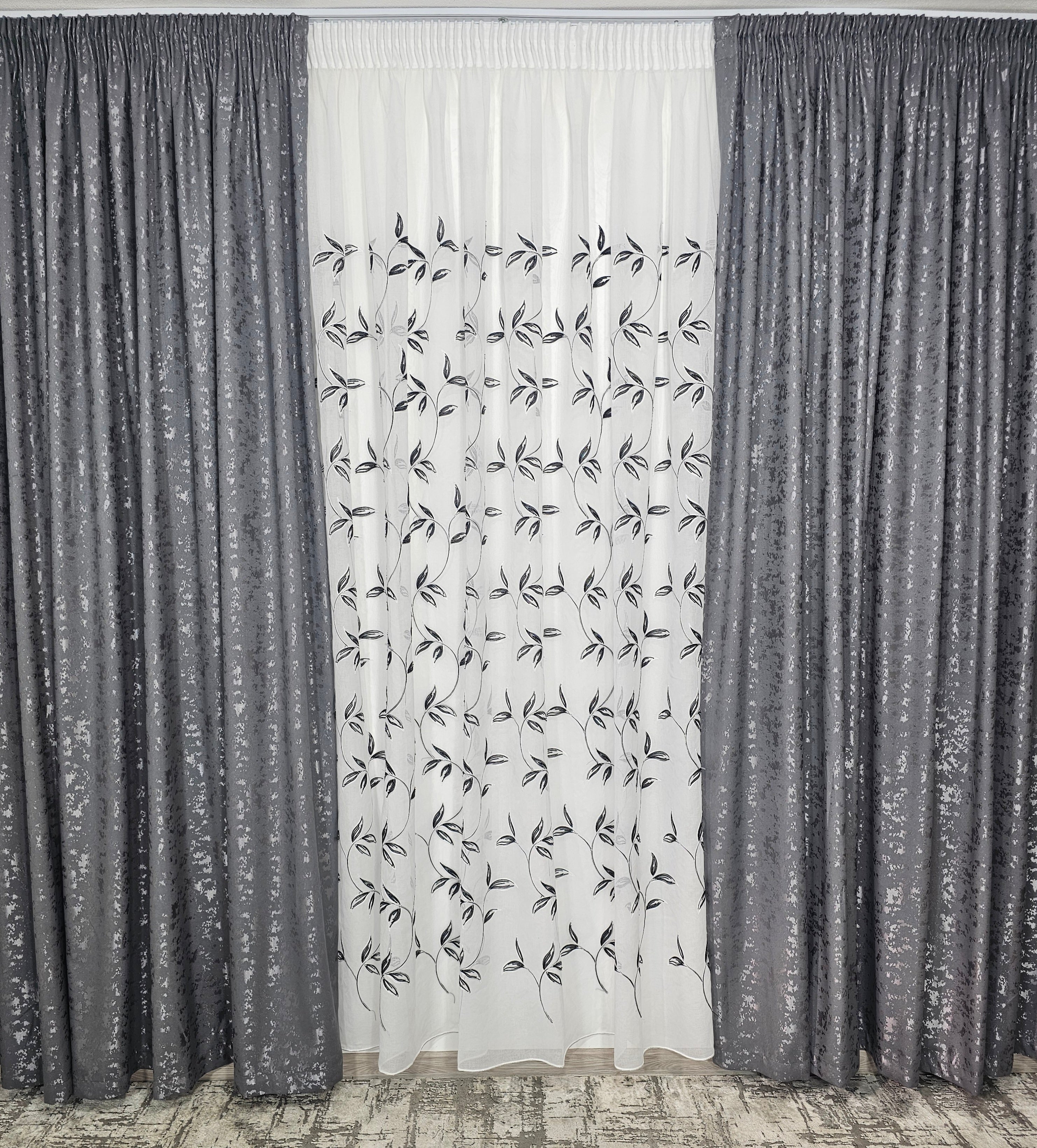 Set Deni: perdea din in cu frunze negre si draperie decorativa tip nisip gri inchis