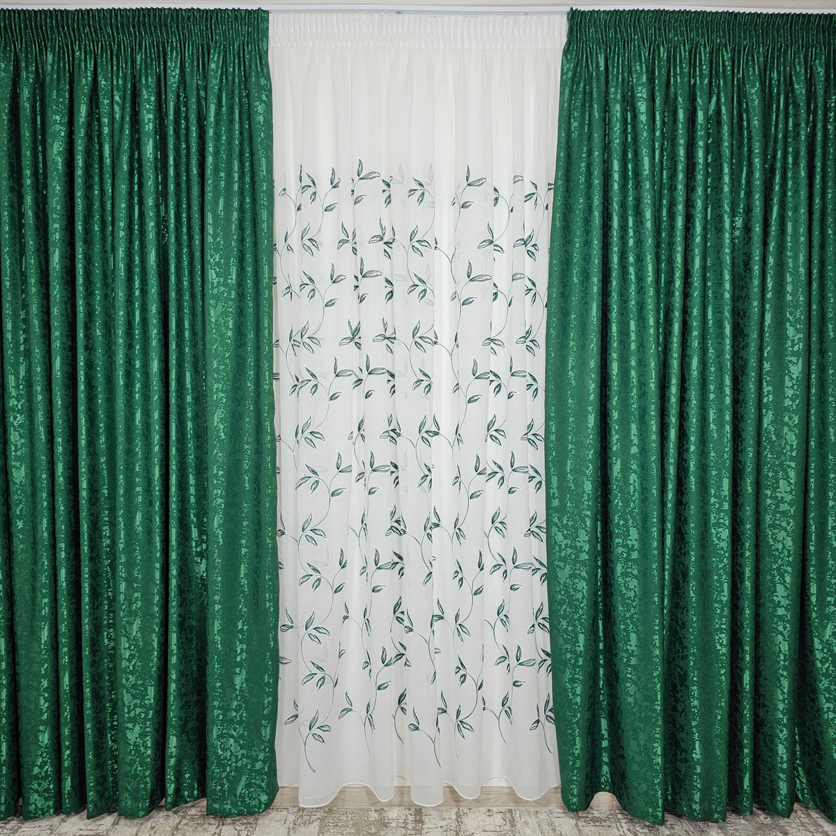 Set Esmeralda: perdea din in cu frunze verzi si draperie decorativa tip nisip verde smarald