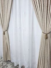 Set Gabi: perdea alba din in cu frunze si draperie decorativa tip nisip crem