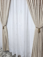 Set Gabi: perdea alba din in cu frunze si draperie decorativa tip nisip crem